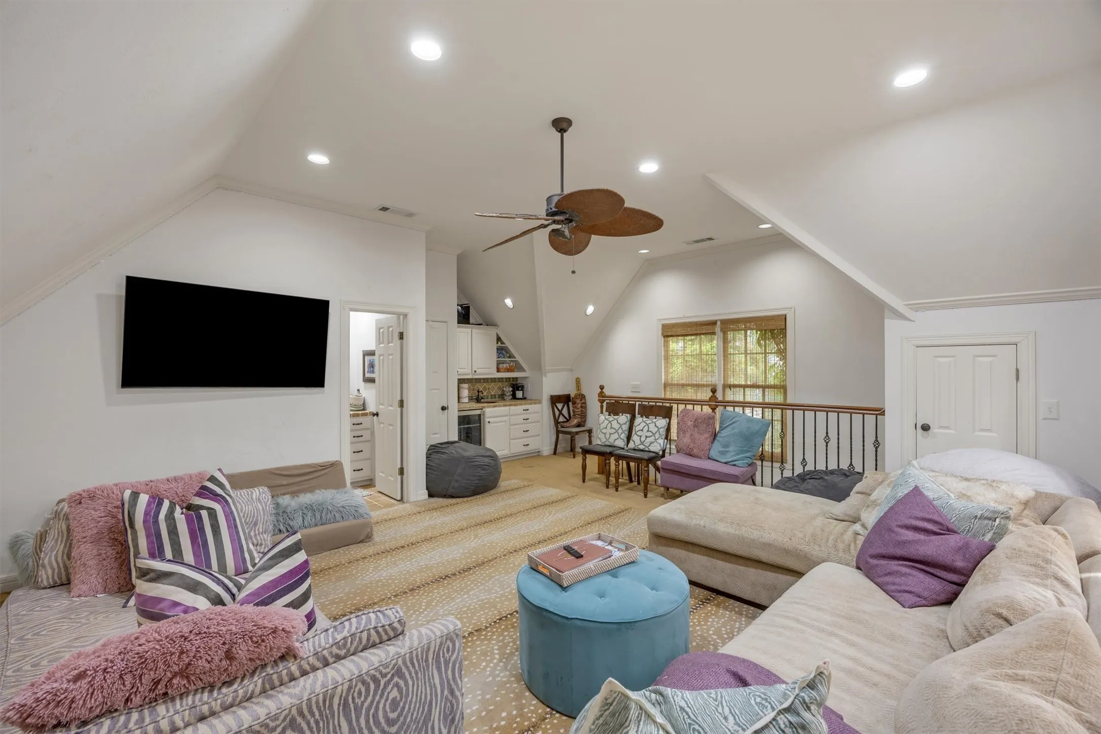 Single Family Residence For Sale in Dallas County , 4308 Mcfarlin Boulevard, University Park, Texas 75205, 4 Bedroom, 4 Bathroom, 2 Garage spaces, 4,869 Sqft, built in 1941, mls#21385181, Real Estate Agent in University Park, Homes For Sale in Dallas county, Homes For Sale in University Park, Realtor in University Park Texas, Real Estate Brokerage Independent Realty Texas, Luminita Cordes Realtor