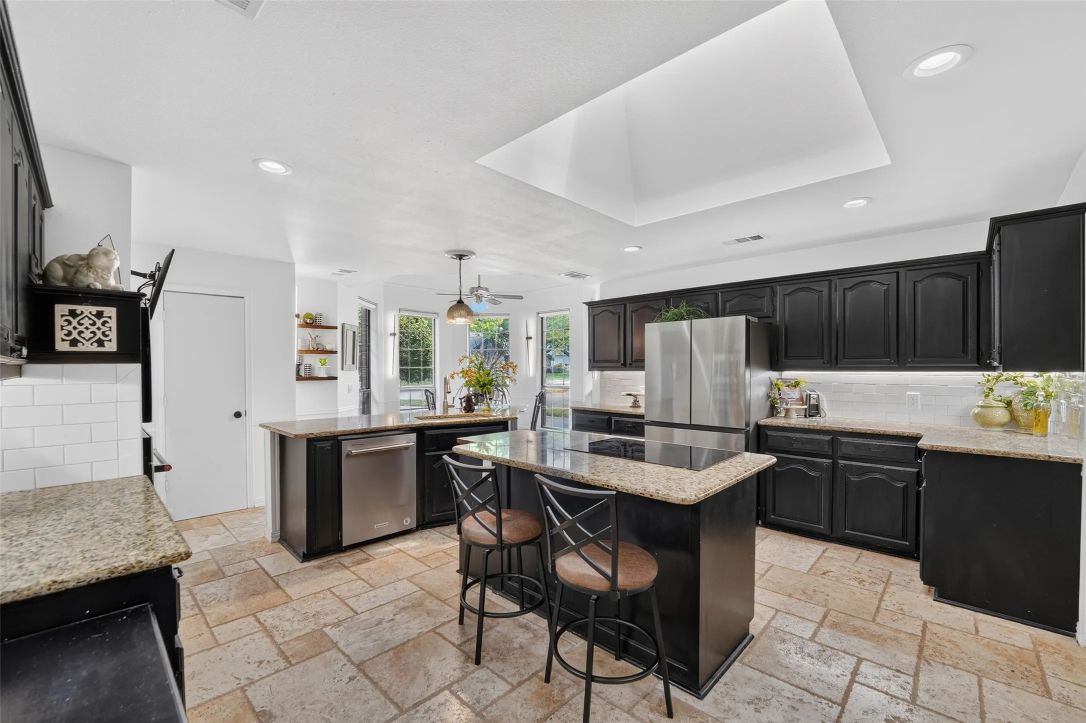 Single Family Residence For Sale in Rockwall County , 1465 Plummer Drive, Rockwall, Texas 75087, 4 Bedroom, 4 Bathroom, 2 Garage spaces, 4,016 Sqft, built in 1986, mls#21384427, Real Estate Agent in Rockwall, Homes For Sale in Rockwall county, Homes For Sale in Rockwall, Realtor in Rockwall Texas, Real Estate Brokerage Independent Realty Texas, Luminita Cordes Realtor
