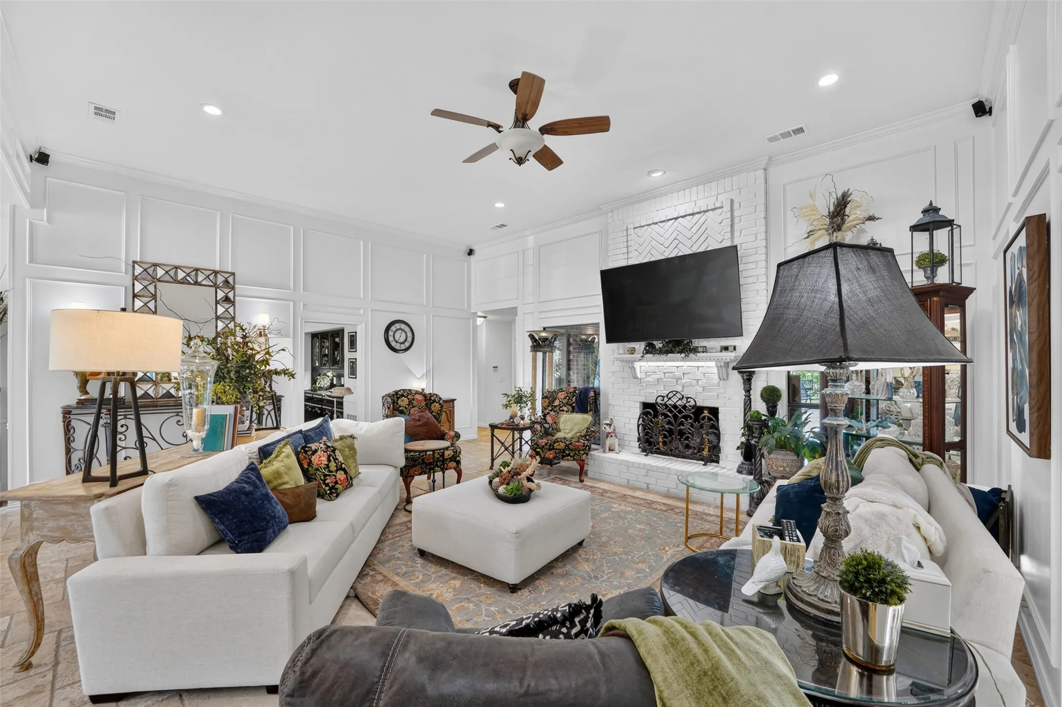 Single Family Residence For Sale in Rockwall County , 1465 Plummer Drive, Rockwall, Texas 75087, 4 Bedroom, 4 Bathroom, 2 Garage spaces, 4,016 Sqft, built in 1986, mls#21384427, Real Estate Agent in Rockwall, Homes For Sale in Rockwall county, Homes For Sale in Rockwall, Realtor in Rockwall Texas, Real Estate Brokerage Independent Realty Texas, Luminita Cordes Realtor