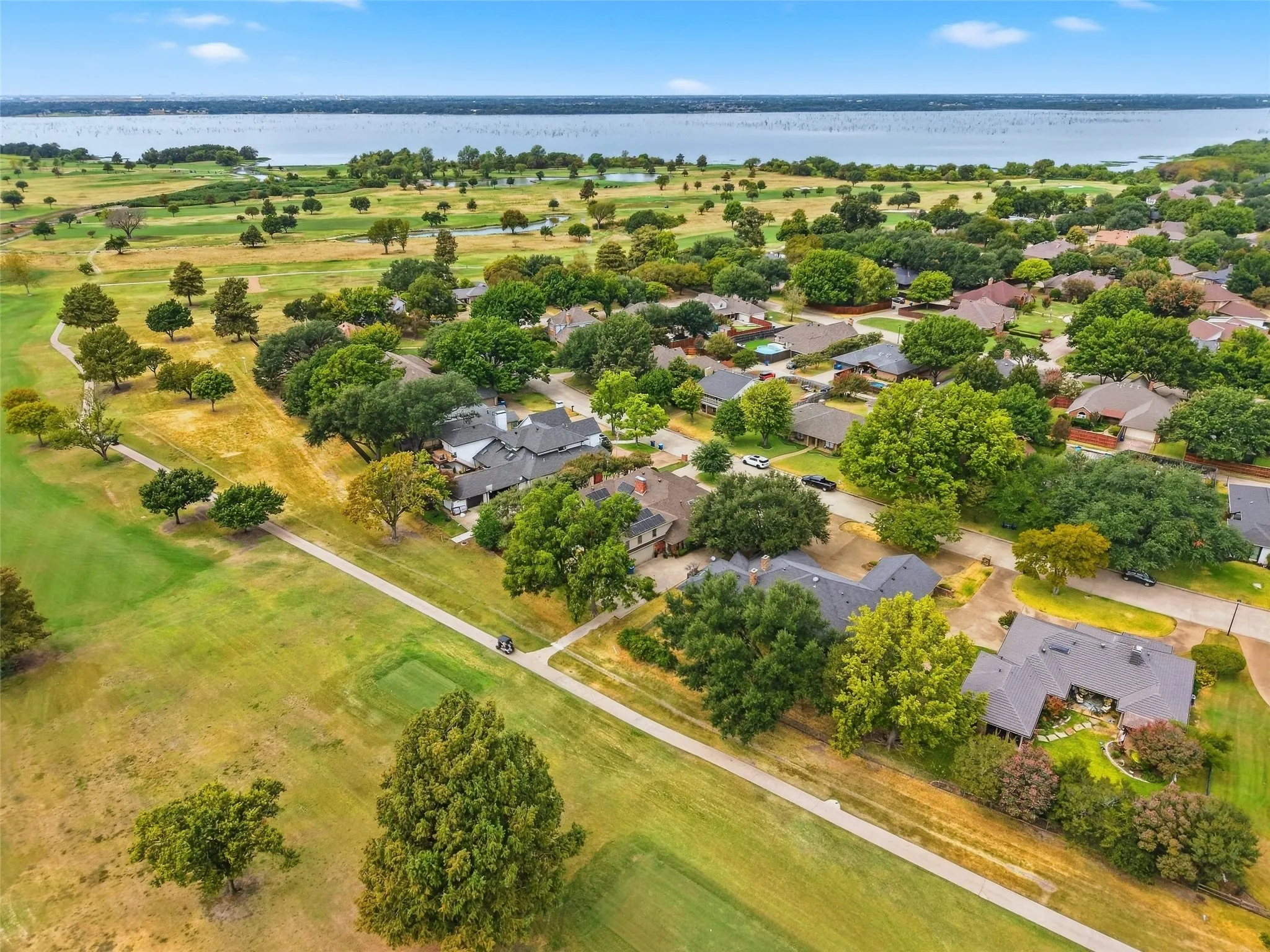 Single Family Residence For Sale in Rockwall County , 1465 Plummer Drive, Rockwall, Texas 75087, 4 Bedroom, 4 Bathroom, 2 Garage spaces, 4,016 Sqft, built in 1986, mls#21384427, Real Estate Agent in Rockwall, Homes For Sale in Rockwall county, Homes For Sale in Rockwall, Realtor in Rockwall Texas, Real Estate Brokerage Independent Realty Texas, Luminita Cordes Realtor