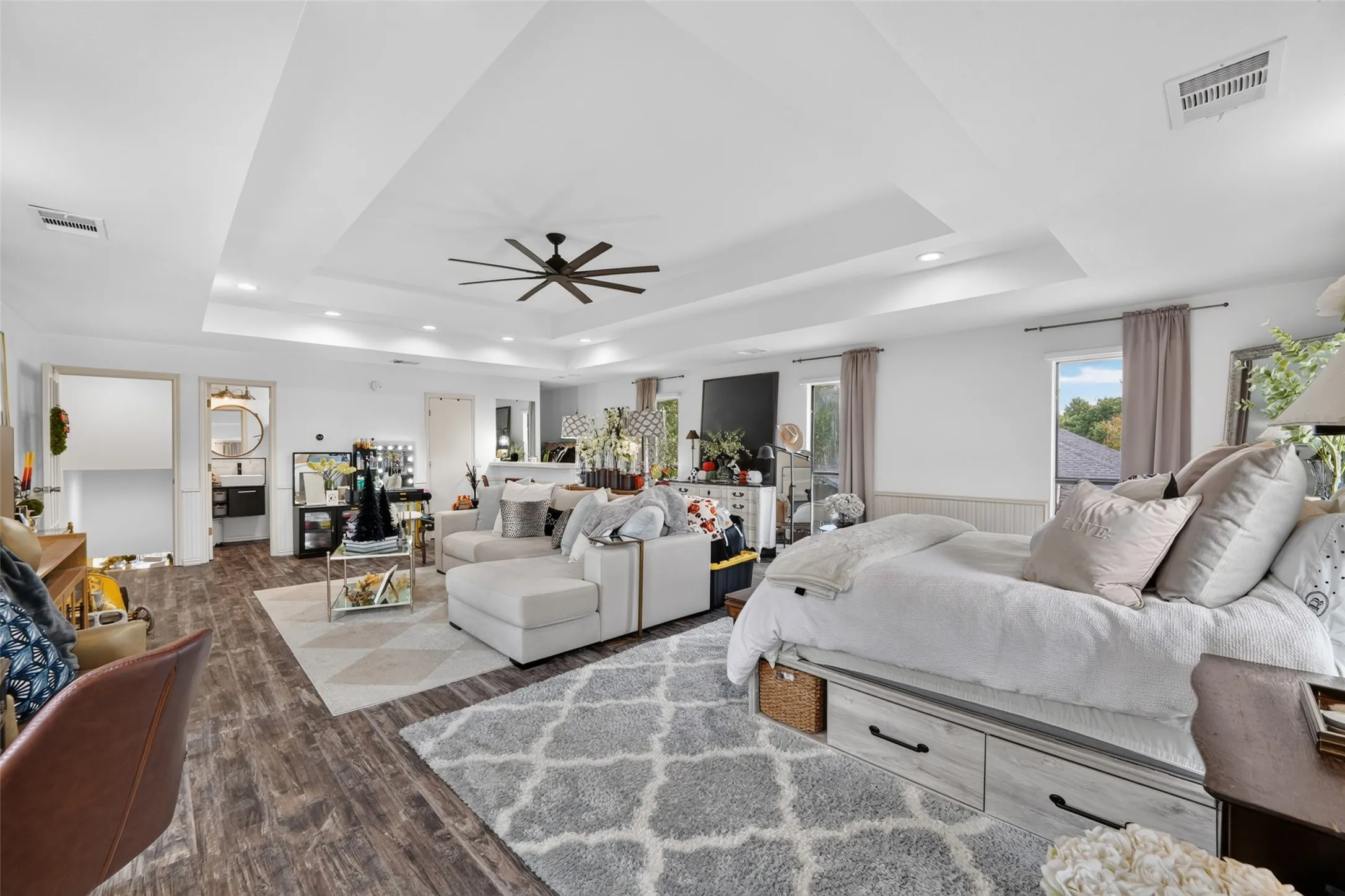 Single Family Residence For Sale in Rockwall County , 1465 Plummer Drive, Rockwall, Texas 75087, 4 Bedroom, 4 Bathroom, 2 Garage spaces, 4,016 Sqft, built in 1986, mls#21384427, Real Estate Agent in Rockwall, Homes For Sale in Rockwall county, Homes For Sale in Rockwall, Realtor in Rockwall Texas, Real Estate Brokerage Independent Realty Texas, Luminita Cordes Realtor