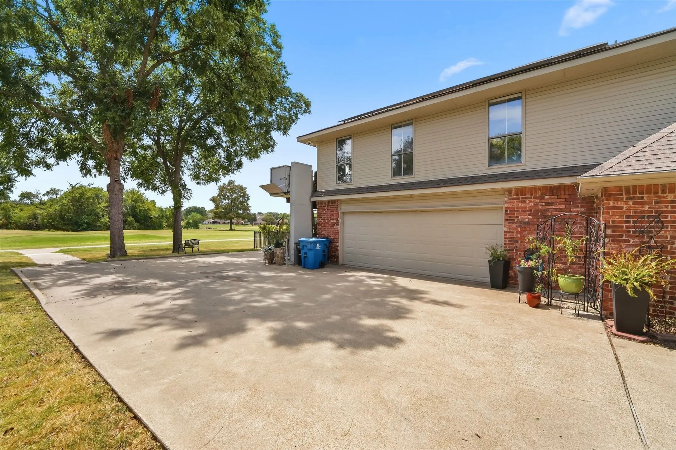 Single Family Residence For Sale in Rockwall County , 1465 Plummer Drive, Rockwall, Texas 75087, 4 Bedroom, 4 Bathroom, 2 Garage spaces, 4,016 Sqft, built in 1986, mls#21384427, Real Estate Agent in Rockwall, Homes For Sale in Rockwall county, Homes For Sale in Rockwall, Realtor in Rockwall Texas, Real Estate Brokerage Independent Realty Texas, Luminita Cordes Realtor