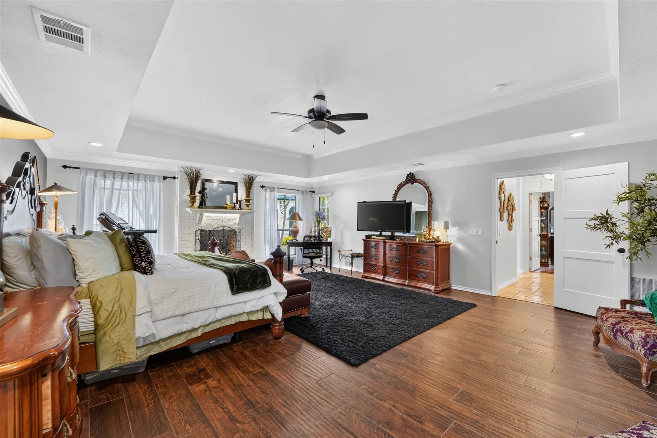 Single Family Residence For Sale in Rockwall County , 1465 Plummer Drive, Rockwall, Texas 75087, 4 Bedroom, 4 Bathroom, 2 Garage spaces, 4,016 Sqft, built in 1986, mls#21384427, Real Estate Agent in Rockwall, Homes For Sale in Rockwall county, Homes For Sale in Rockwall, Realtor in Rockwall Texas, Real Estate Brokerage Independent Realty Texas, Luminita Cordes Realtor