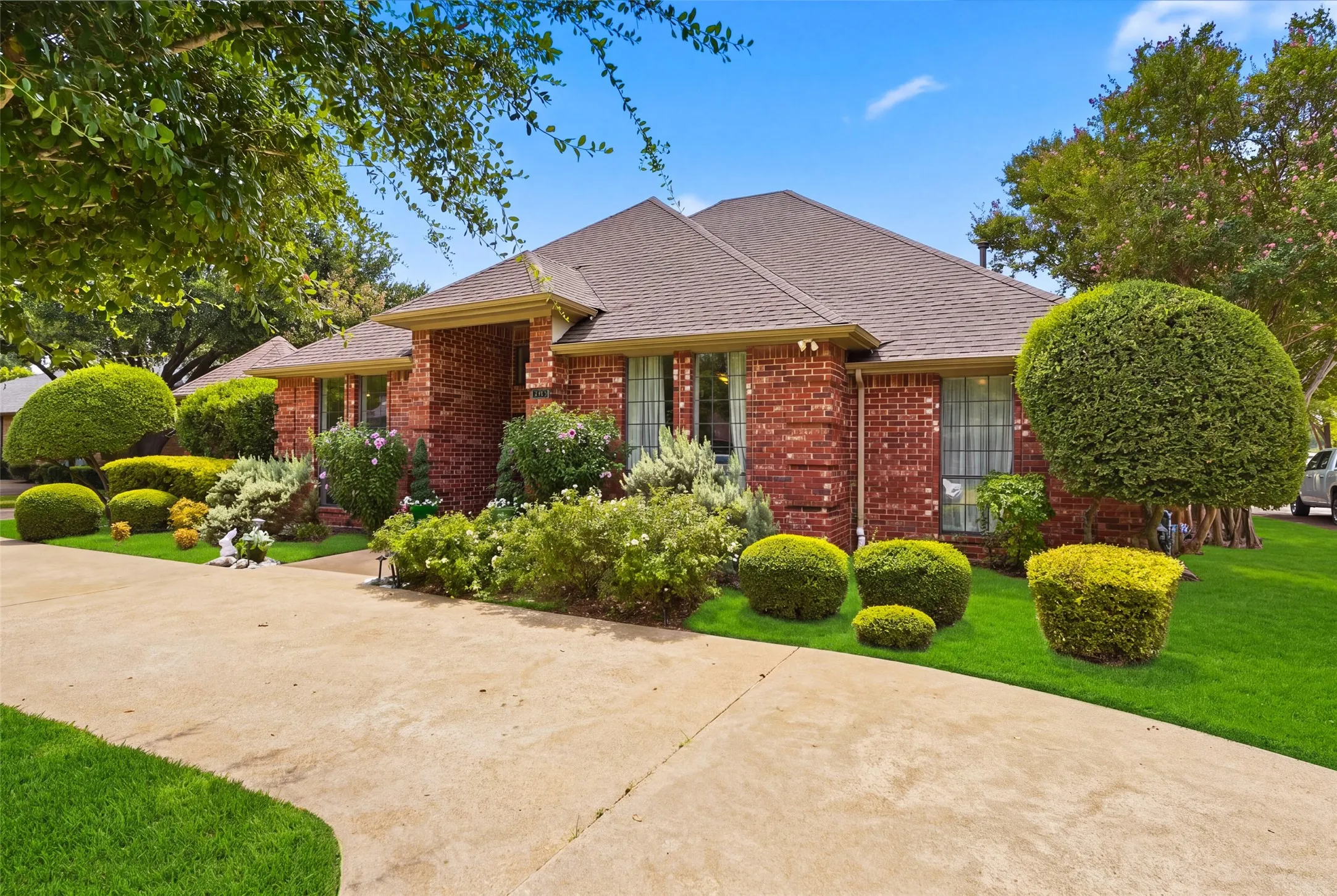 Single Family Residence For Sale in Rockwall County , 1465 Plummer Drive, Rockwall, Texas 75087, 4 Bedroom, 4 Bathroom, 2 Garage spaces, 4,016 Sqft, built in 1986, mls#21384427, Real Estate Agent in Rockwall, Homes For Sale in Rockwall county, Homes For Sale in Rockwall, Realtor in Rockwall Texas, Real Estate Brokerage Independent Realty Texas, Luminita Cordes Realtor