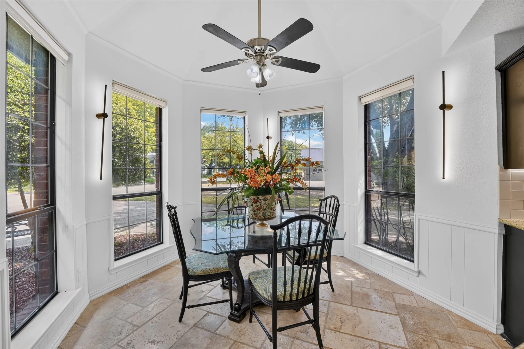 Single Family Residence For Sale in Rockwall County , 1465 Plummer Drive, Rockwall, Texas 75087, 4 Bedroom, 4 Bathroom, 2 Garage spaces, 4,016 Sqft, built in 1986, mls#21384427, Real Estate Agent in Rockwall, Homes For Sale in Rockwall county, Homes For Sale in Rockwall, Realtor in Rockwall Texas, Real Estate Brokerage Independent Realty Texas, Luminita Cordes Realtor