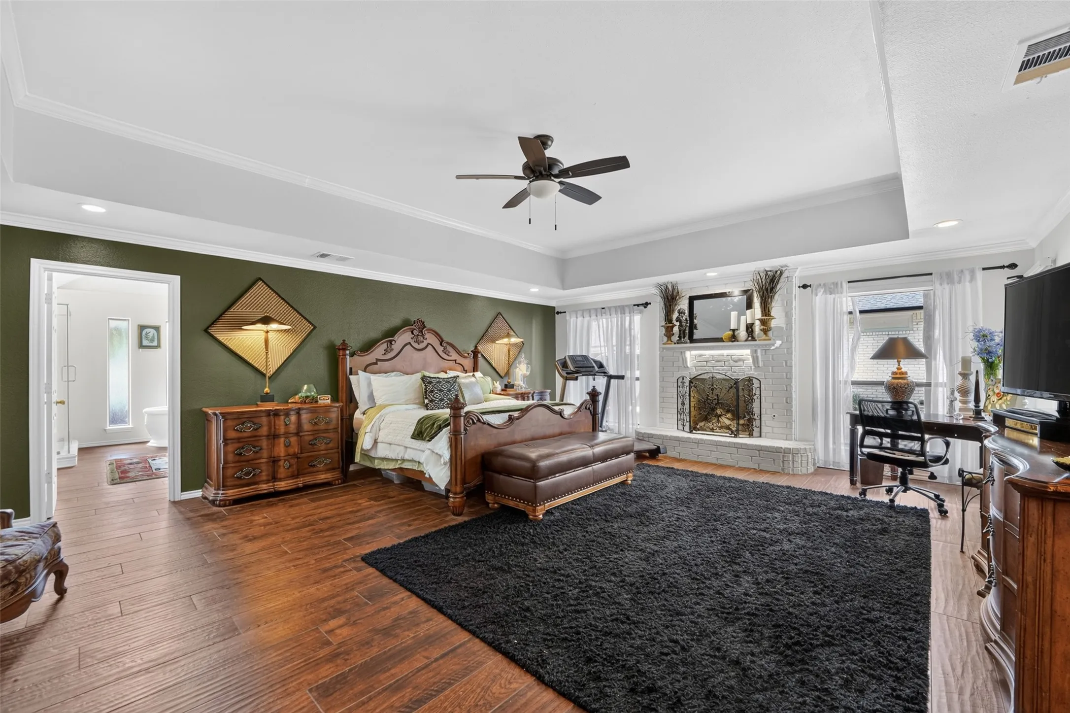 Single Family Residence For Sale in Rockwall County , 1465 Plummer Drive, Rockwall, Texas 75087, 4 Bedroom, 4 Bathroom, 2 Garage spaces, 4,016 Sqft, built in 1986, mls#21384427, Real Estate Agent in Rockwall, Homes For Sale in Rockwall county, Homes For Sale in Rockwall, Realtor in Rockwall Texas, Real Estate Brokerage Independent Realty Texas, Luminita Cordes Realtor