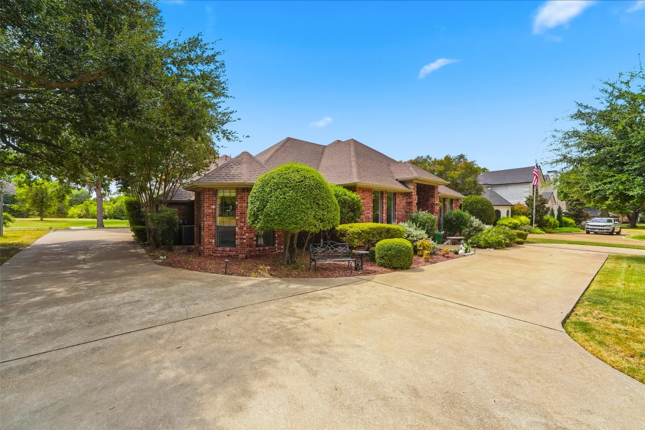 Single Family Residence For Sale in Rockwall County , 1465 Plummer Drive, Rockwall, Texas 75087, 4 Bedroom, 4 Bathroom, 2 Garage spaces, 4,016 Sqft, built in 1986, mls#21384427, Real Estate Agent in Rockwall, Homes For Sale in Rockwall county, Homes For Sale in Rockwall, Realtor in Rockwall Texas, Real Estate Brokerage Independent Realty Texas, Luminita Cordes Realtor