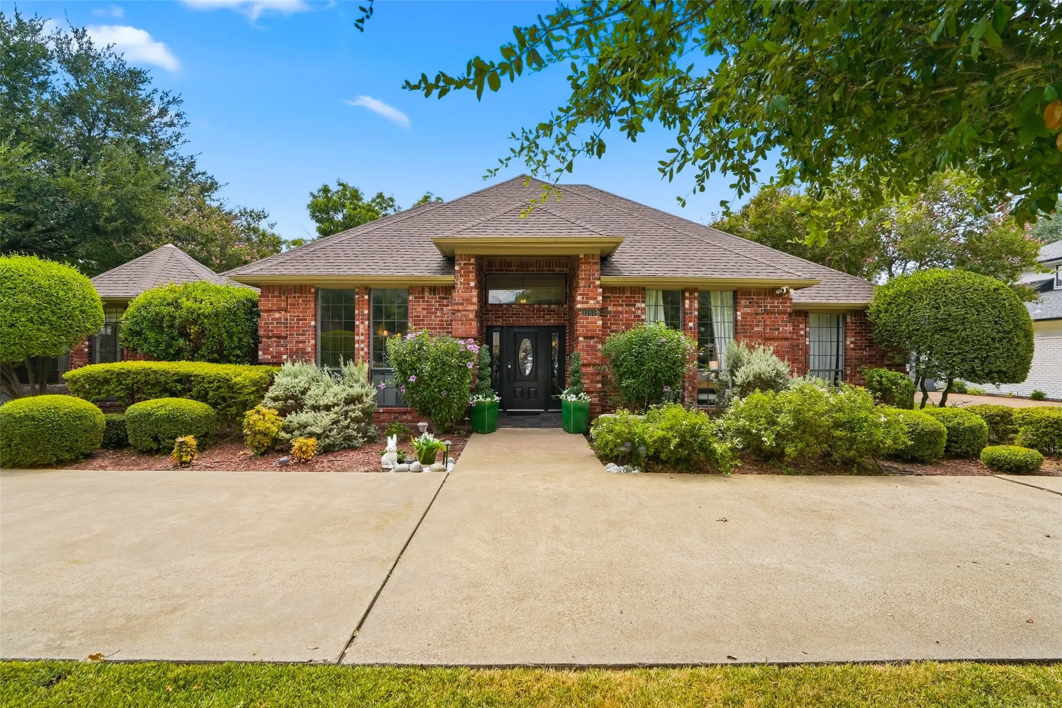 Single Family Residence For Sale in Rockwall County , 1465 Plummer Drive, Rockwall, Texas 75087, 4 Bedroom, 4 Bathroom, 2 Garage spaces, 4,016 Sqft, built in 1986, mls#21384427, Real Estate Agent in Rockwall, Homes For Sale in Rockwall county, Homes For Sale in Rockwall, Realtor in Rockwall Texas, Real Estate Brokerage Independent Realty Texas, Luminita Cordes Realtor