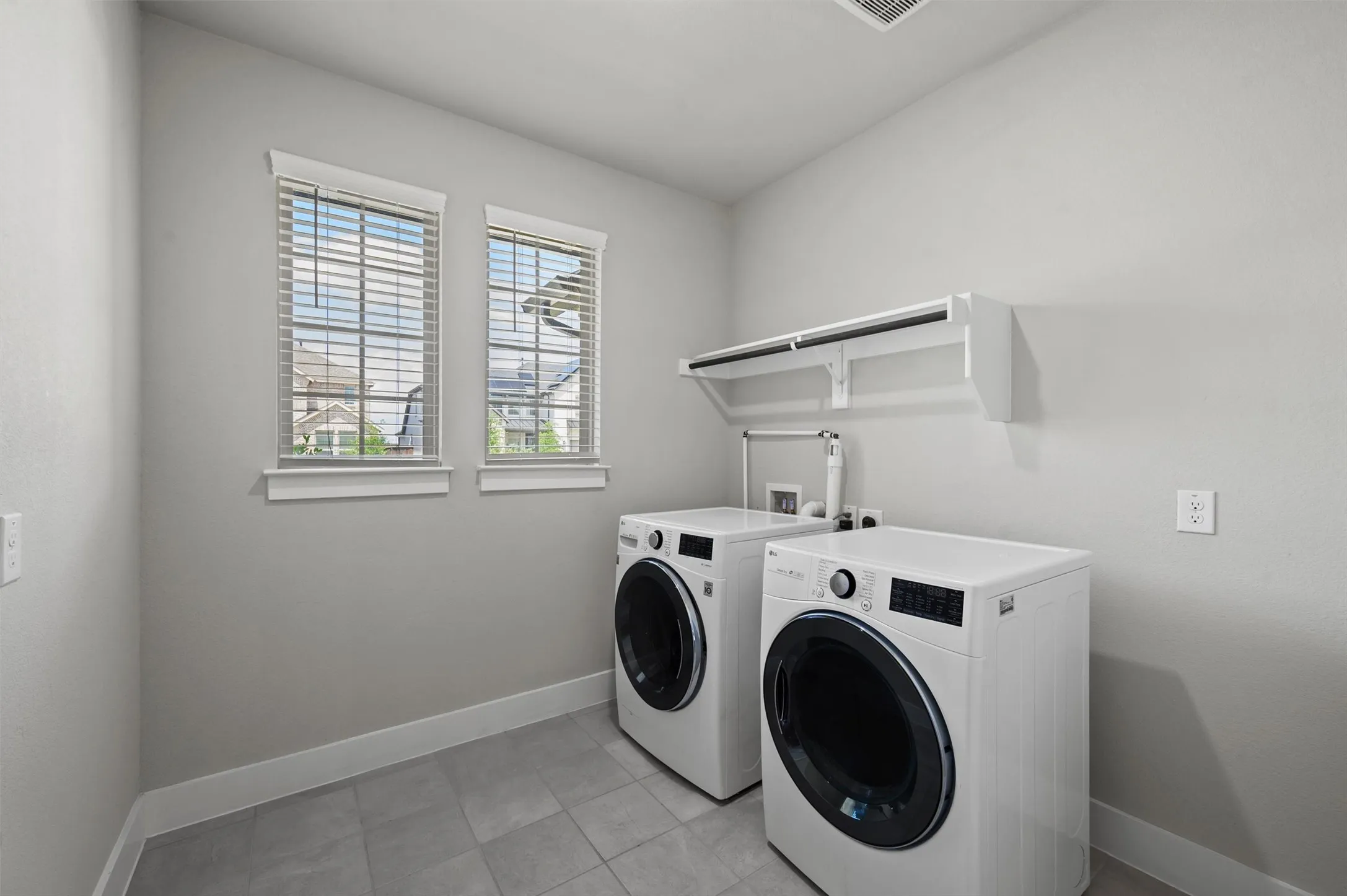 Single Family Residence For Rent in Denton County , 3648 Platte River Trail, Celina, Texas 75078, 4 Bedroom, 4 Bathroom, 3 Garage spaces, 3,372 Sqft, built in 2022, mls#21385188, Real Estate Agent in Celina, Homes For Rent in Denton county, Homes For Rent in Celina, Realtor in Celina Texas, Real Estate Brokerage Independent Realty Texas, Luminita Cordes Realtor