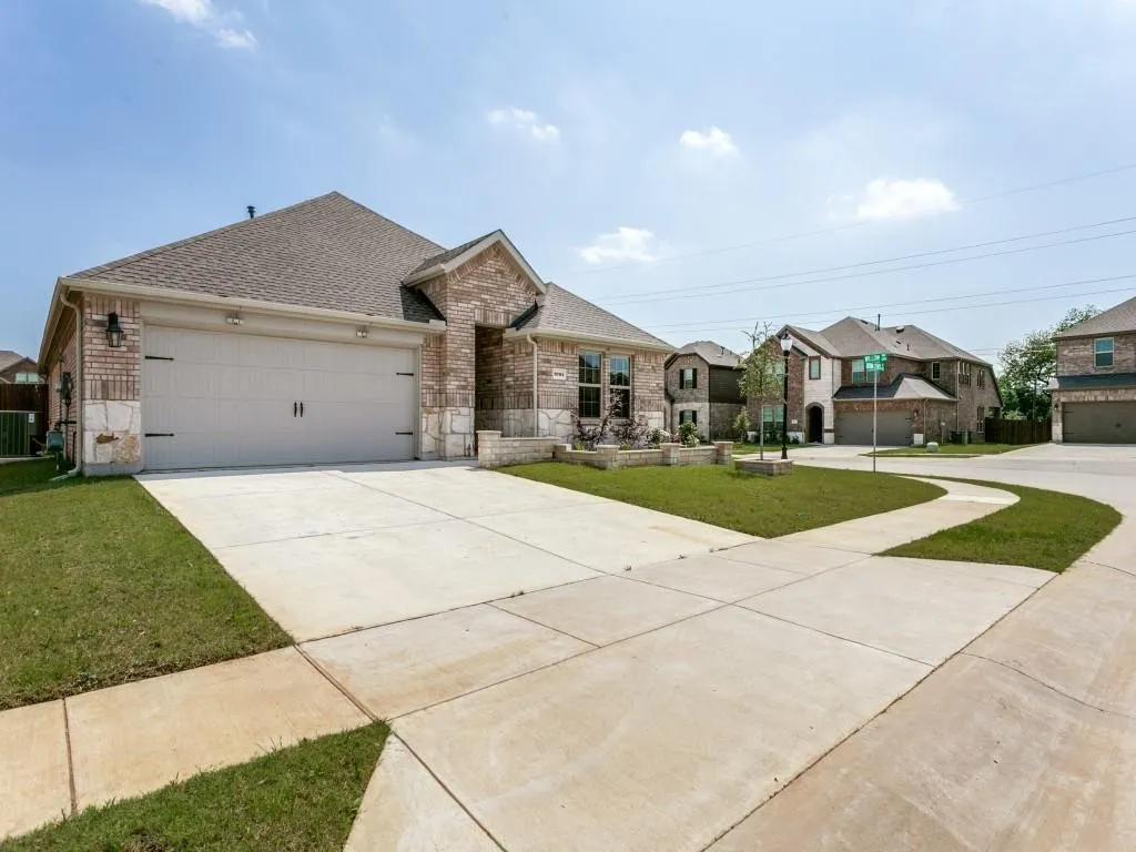 Single Family Residence For Sale in Denton County , 9704 Autumn Leaves Lane, Aubrey, Texas 76227, 4 Bedroom, 3 Bathroom, 2 Garage spaces, 2,080 Sqft, built in 2023, mls#21383190, Real Estate Agent in Aubrey, Homes For Sale in Denton county, Homes For Sale in Aubrey, Realtor in Aubrey Texas, Real Estate Brokerage Independent Realty Texas, Luminita Cordes Realtor