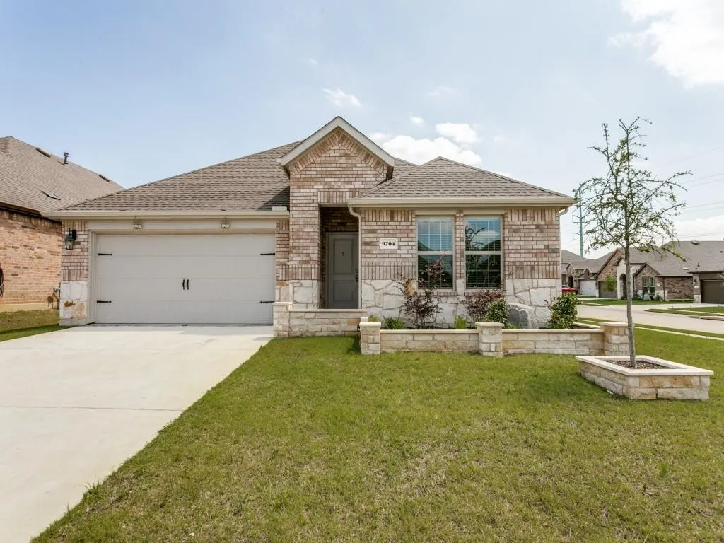 Single Family Residence For Sale in Denton County , 9704 Autumn Leaves Lane, Aubrey, Texas 76227, 4 Bedroom, 3 Bathroom, 2 Garage spaces, 2,080 Sqft, built in 2023, mls#21383190, Real Estate Agent in Aubrey, Homes For Sale in Denton county, Homes For Sale in Aubrey, Realtor in Aubrey Texas, Real Estate Brokerage Independent Realty Texas, Luminita Cordes Realtor