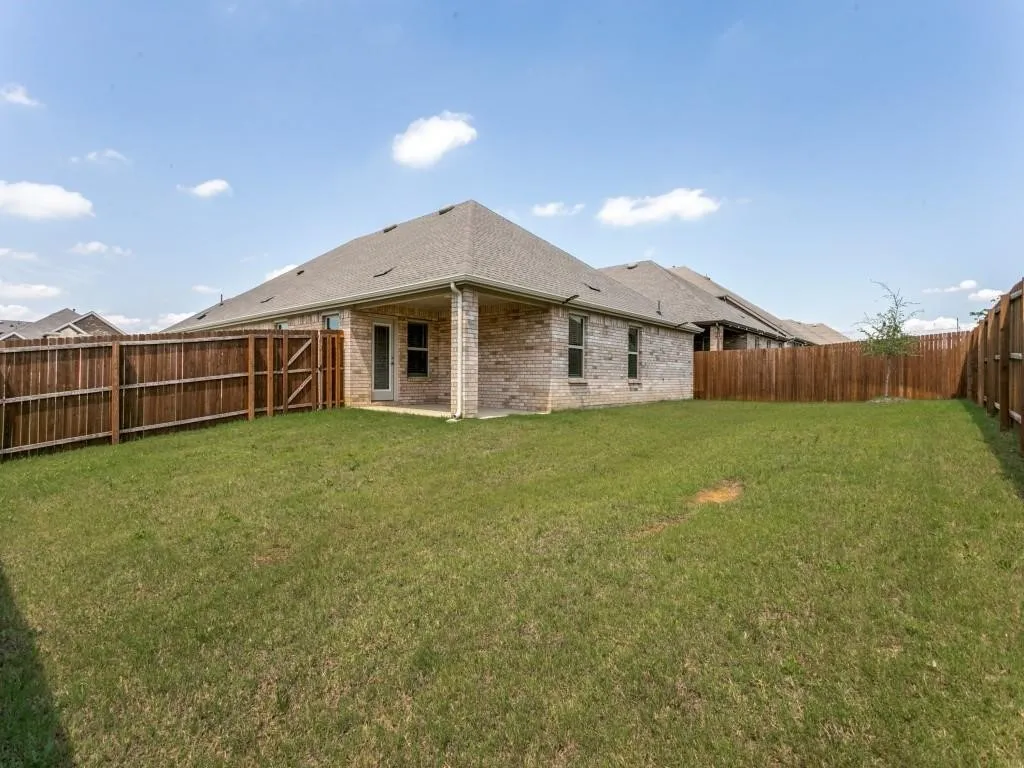 Single Family Residence For Sale in Denton County , 9704 Autumn Leaves Lane, Aubrey, Texas 76227, 4 Bedroom, 3 Bathroom, 2 Garage spaces, 2,080 Sqft, built in 2023, mls#21383190, Real Estate Agent in Aubrey, Homes For Sale in Denton county, Homes For Sale in Aubrey, Realtor in Aubrey Texas, Real Estate Brokerage Independent Realty Texas, Luminita Cordes Realtor