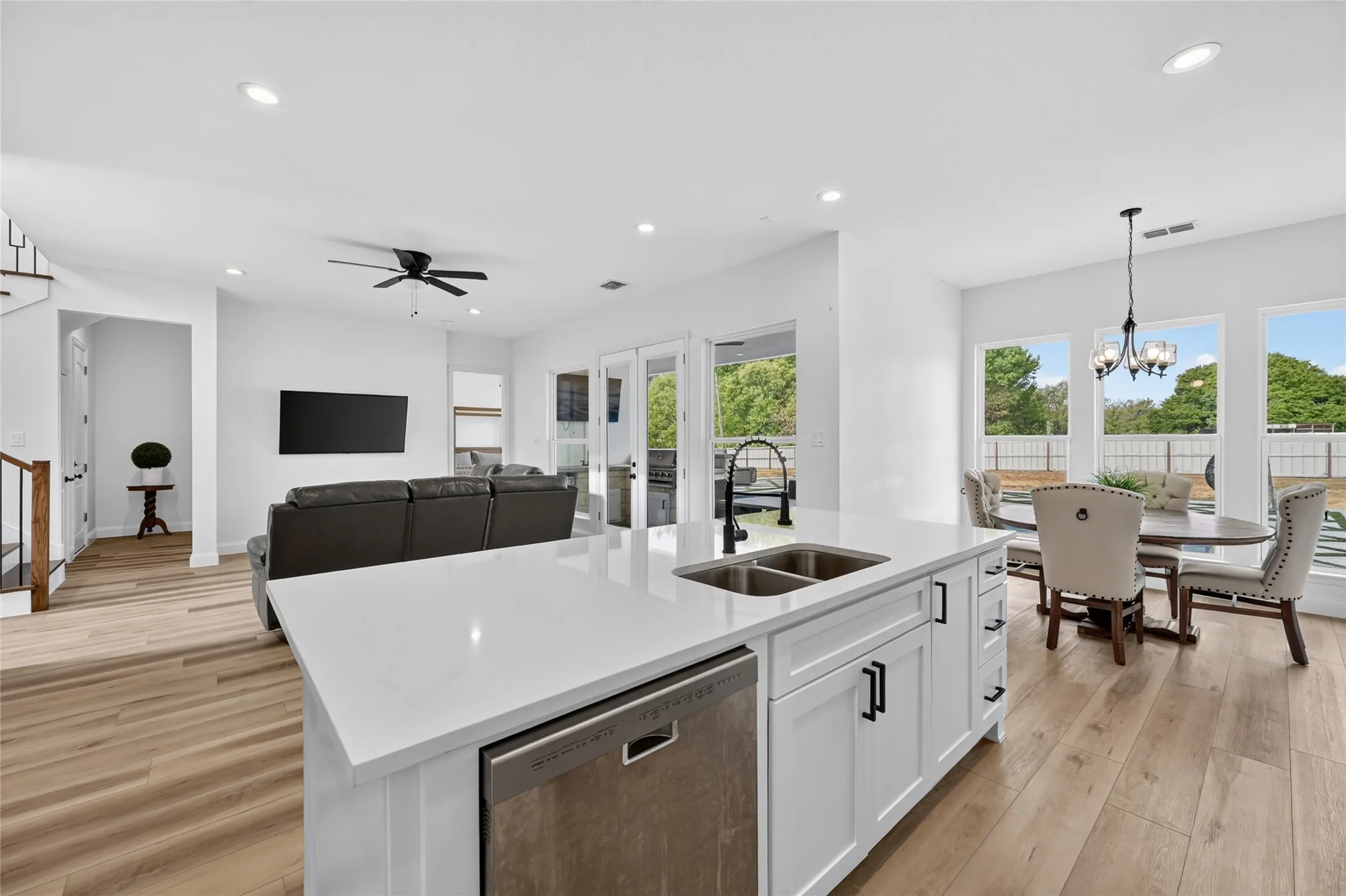 Single Family Residence For Sale in Ellis County , 1130 Willow Creek Road, Palmer, Texas 75152, 3 Bedroom, 3 Bathroom, 1 Garage spaces, 2,083 Sqft, built in 2022, mls#21385195, Real Estate Agent in Palmer, Homes For Sale in Ellis county, Homes For Sale in Palmer, Realtor in Palmer Texas, Real Estate Brokerage Independent Realty Texas, Luminita Cordes Realtor