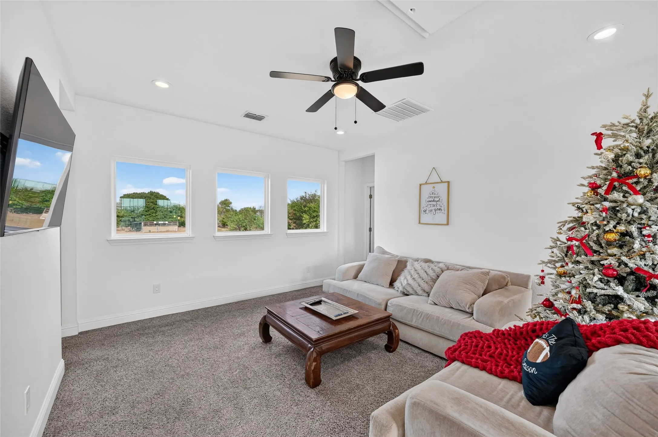 Single Family Residence For Sale in Ellis County , 1130 Willow Creek Road, Palmer, Texas 75152, 3 Bedroom, 3 Bathroom, 1 Garage spaces, 2,083 Sqft, built in 2022, mls#21385195, Real Estate Agent in Palmer, Homes For Sale in Ellis county, Homes For Sale in Palmer, Realtor in Palmer Texas, Real Estate Brokerage Independent Realty Texas, Luminita Cordes Realtor