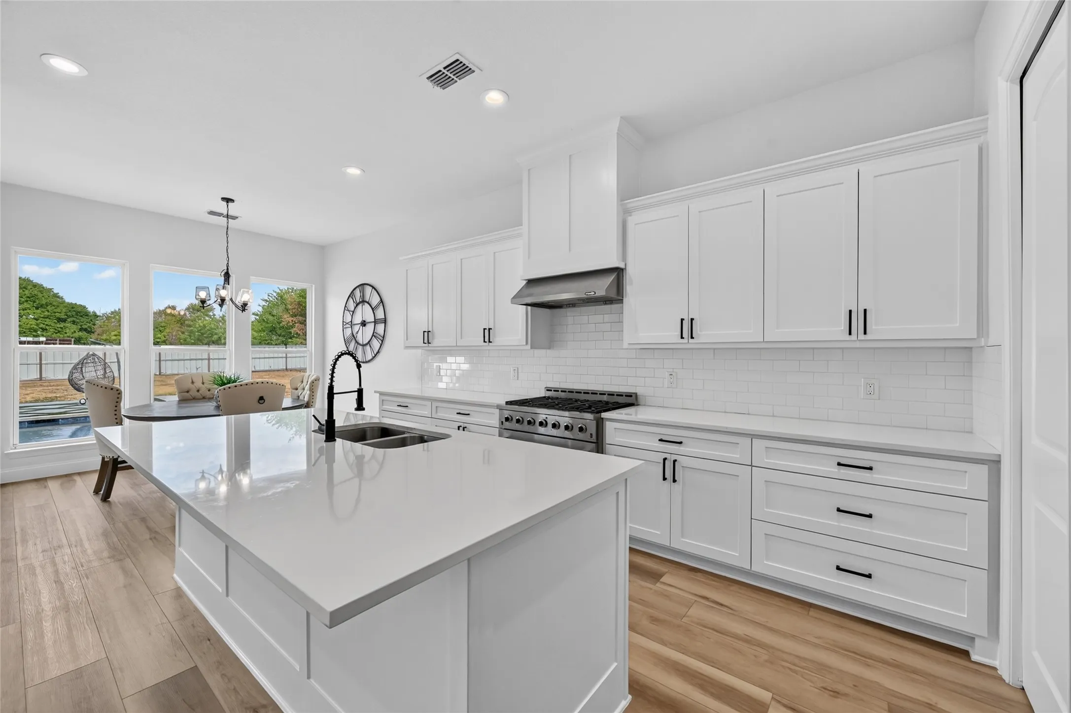 Single Family Residence For Sale in Ellis County , 1130 Willow Creek Road, Palmer, Texas 75152, 3 Bedroom, 3 Bathroom, 1 Garage spaces, 2,083 Sqft, built in 2022, mls#21385195, Real Estate Agent in Palmer, Homes For Sale in Ellis county, Homes For Sale in Palmer, Realtor in Palmer Texas, Real Estate Brokerage Independent Realty Texas, Luminita Cordes Realtor