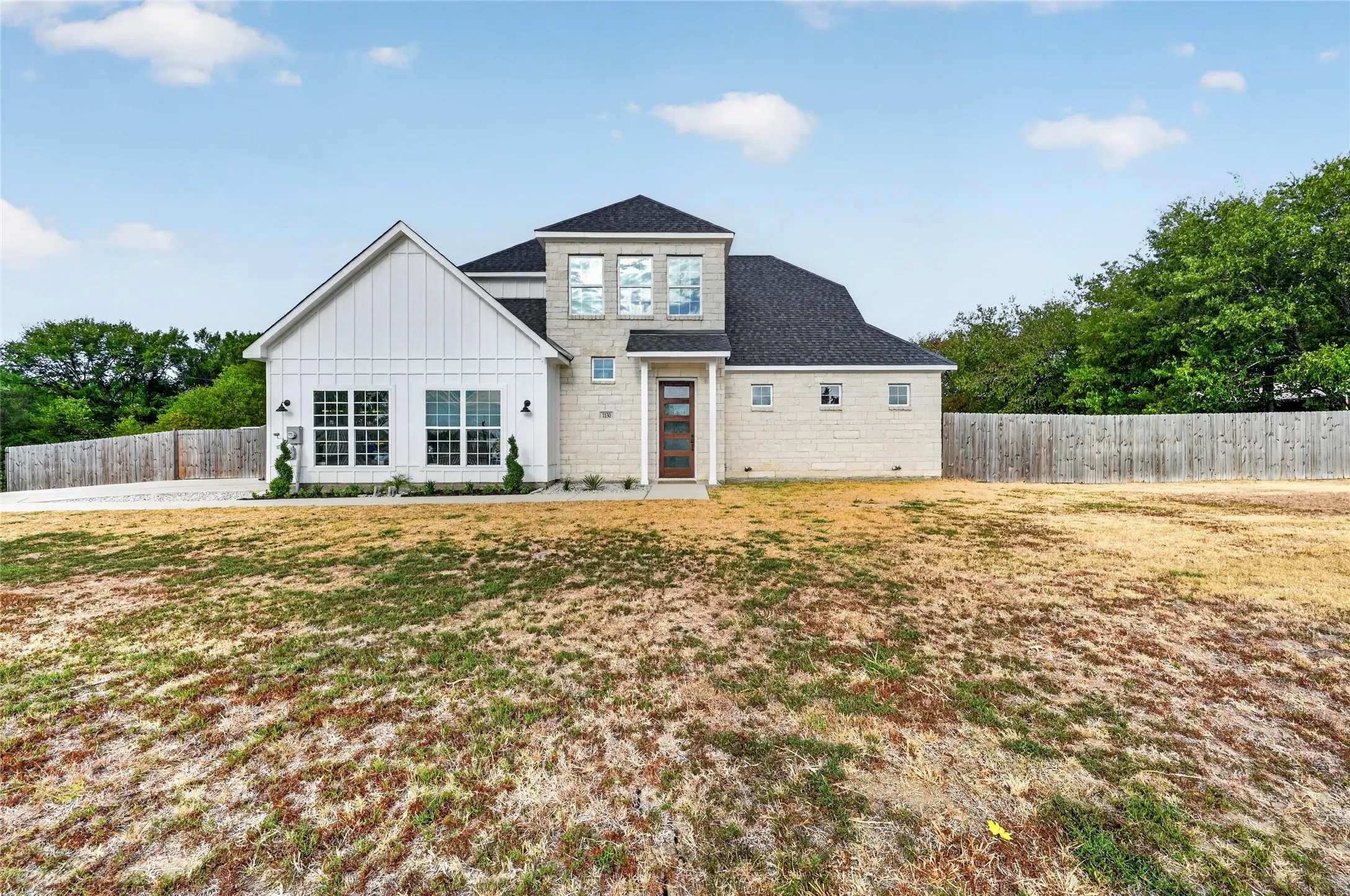 Single Family Residence For Sale in Ellis County , 1130 Willow Creek Road, Palmer, Texas 75152, 3 Bedroom, 3 Bathroom, 1 Garage spaces, 2,083 Sqft, built in 2022, mls#21385195, Real Estate Agent in Palmer, Homes For Sale in Ellis county, Homes For Sale in Palmer, Realtor in Palmer Texas, Real Estate Brokerage Independent Realty Texas, Luminita Cordes Realtor