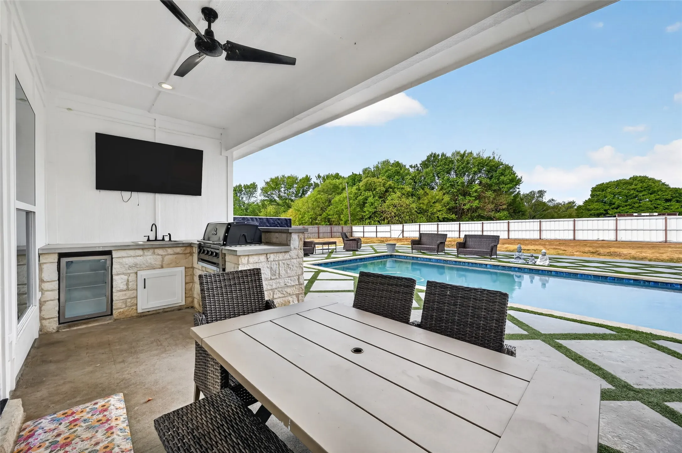 Single Family Residence For Sale in Ellis County , 1130 Willow Creek Road, Palmer, Texas 75152, 3 Bedroom, 3 Bathroom, 1 Garage spaces, 2,083 Sqft, built in 2022, mls#21385195, Real Estate Agent in Palmer, Homes For Sale in Ellis county, Homes For Sale in Palmer, Realtor in Palmer Texas, Real Estate Brokerage Independent Realty Texas, Luminita Cordes Realtor