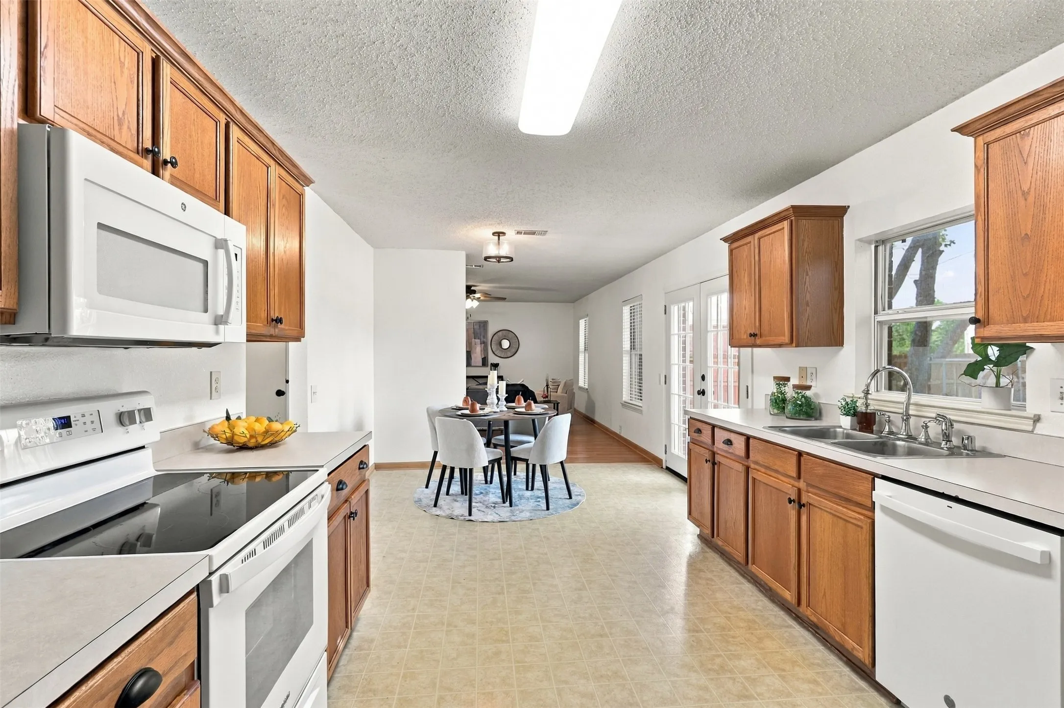 Single Family Residence For Sale in Collin County , 303 Charleston Drive, Wylie, Texas 75098, 4 Bedroom, 3 Bathroom, 2 Garage spaces, 2,099 Sqft, built in 2001, mls#21382049, Real Estate Agent in Wylie, Homes For Sale in Collin county, Homes For Sale in Wylie, Realtor in Wylie Texas, Real Estate Brokerage Independent Realty Texas, Luminita Cordes Realtor