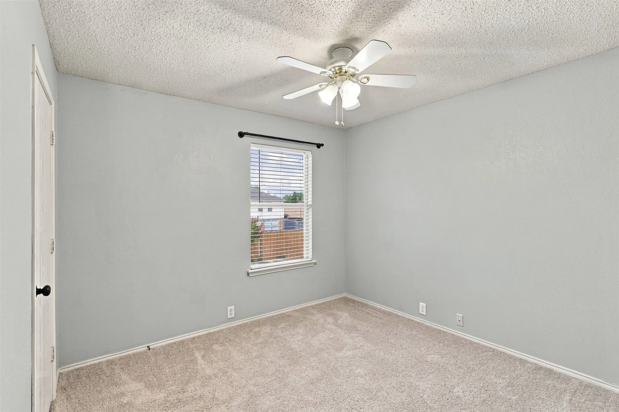 Single Family Residence For Sale in Collin County , 303 Charleston Drive, Wylie, Texas 75098, 4 Bedroom, 3 Bathroom, 2 Garage spaces, 2,099 Sqft, built in 2001, mls#21382049, Real Estate Agent in Wylie, Homes For Sale in Collin county, Homes For Sale in Wylie, Realtor in Wylie Texas, Real Estate Brokerage Independent Realty Texas, Luminita Cordes Realtor