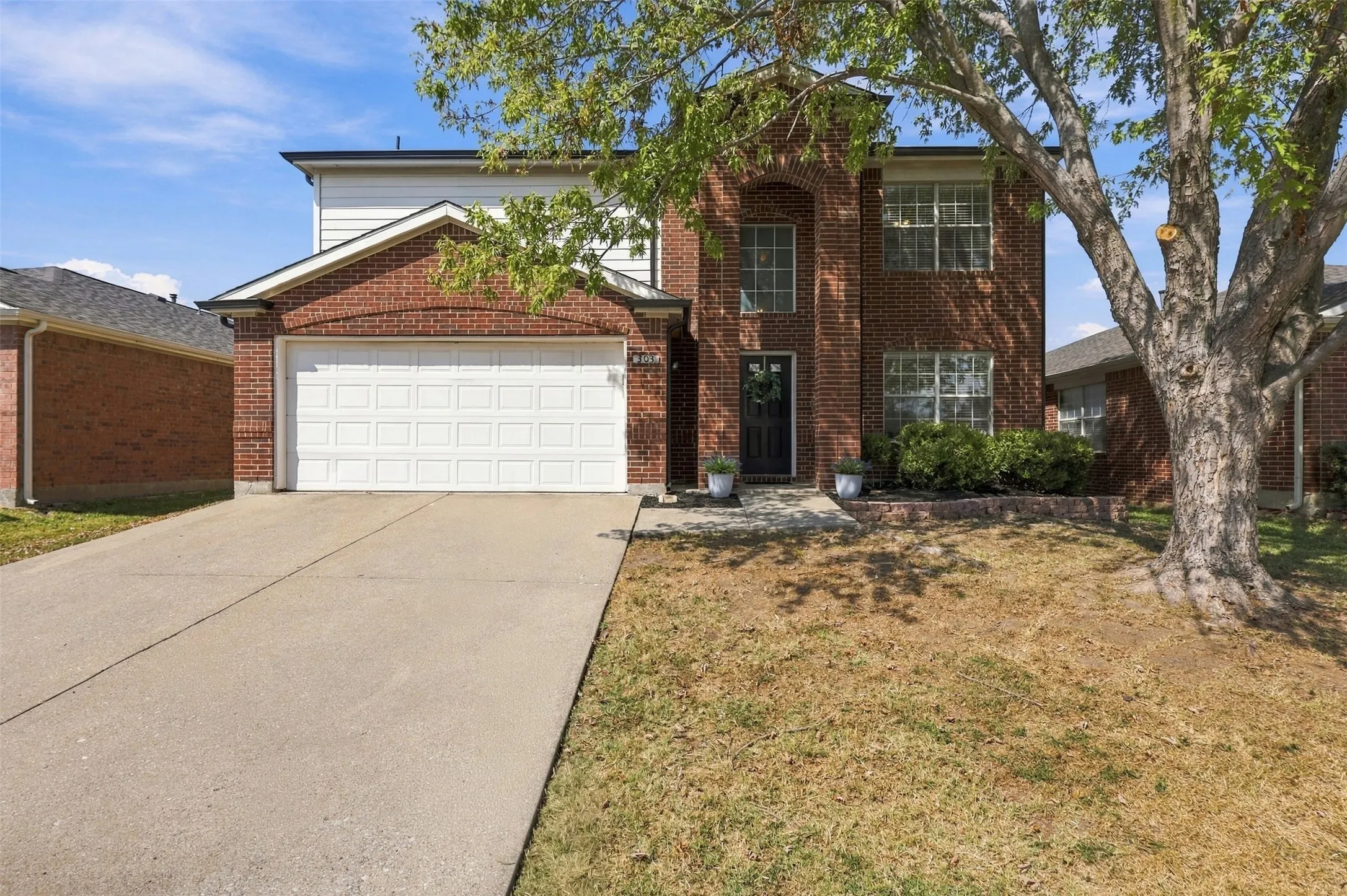 Single Family Residence For Sale in Collin County , 303 Charleston Drive, Wylie, Texas 75098, 4 Bedroom, 3 Bathroom, 2 Garage spaces, 2,099 Sqft, built in 2001, mls#21382049, Real Estate Agent in Wylie, Homes For Sale in Collin county, Homes For Sale in Wylie, Realtor in Wylie Texas, Real Estate Brokerage Independent Realty Texas, Luminita Cordes Realtor
