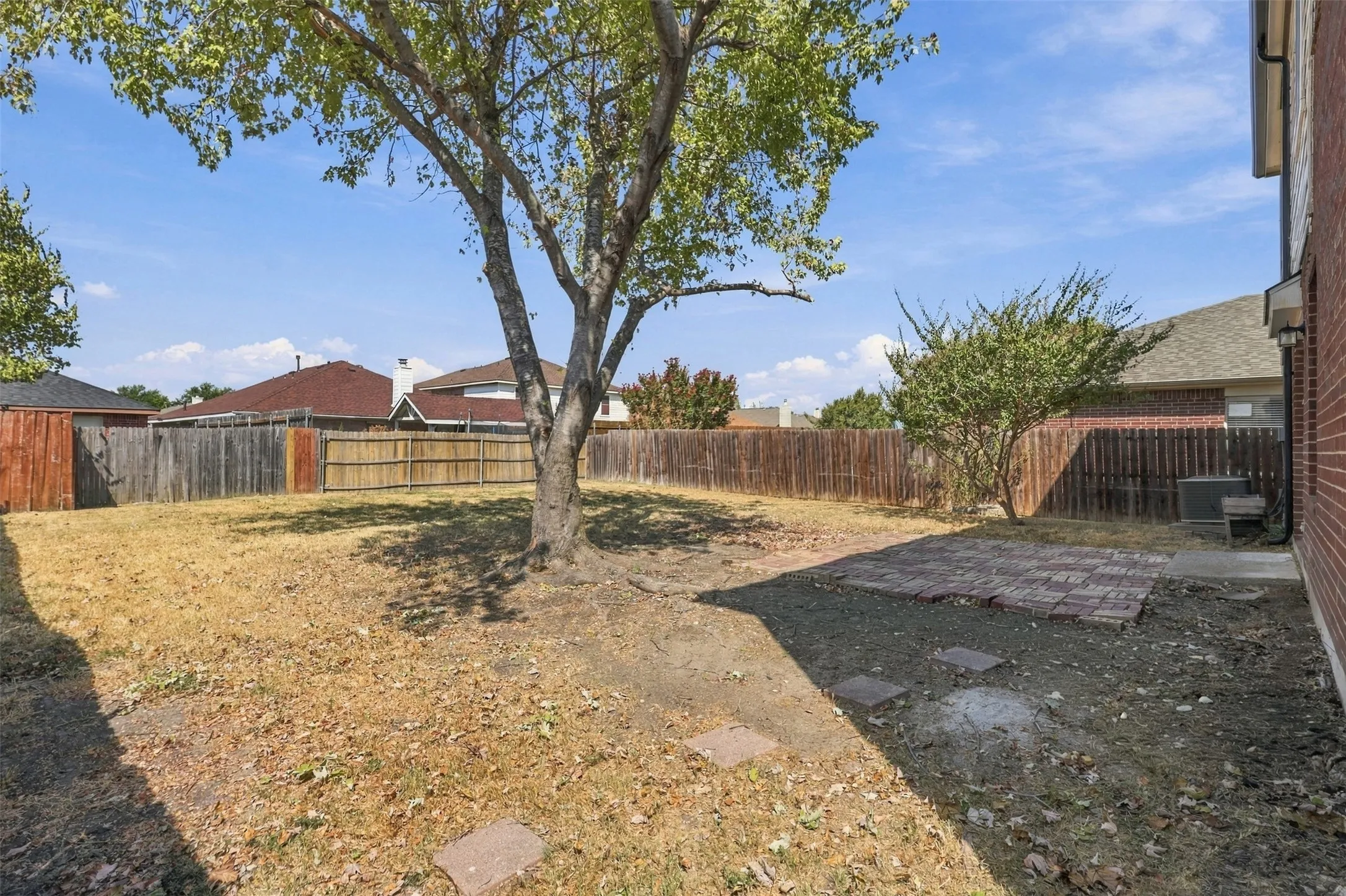 Single Family Residence For Sale in Collin County , 303 Charleston Drive, Wylie, Texas 75098, 4 Bedroom, 3 Bathroom, 2 Garage spaces, 2,099 Sqft, built in 2001, mls#21382049, Real Estate Agent in Wylie, Homes For Sale in Collin county, Homes For Sale in Wylie, Realtor in Wylie Texas, Real Estate Brokerage Independent Realty Texas, Luminita Cordes Realtor
