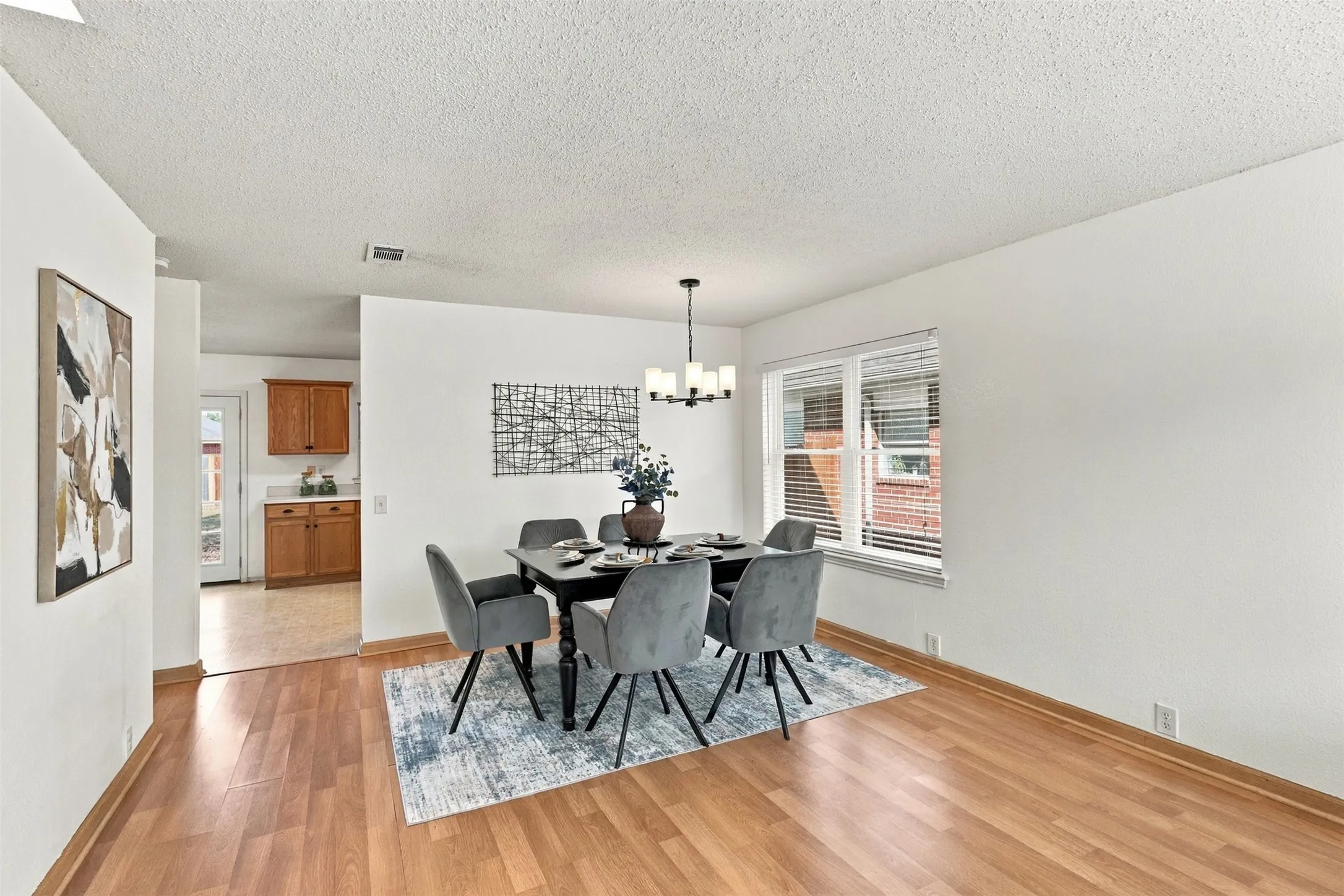 Single Family Residence For Sale in Collin County , 303 Charleston Drive, Wylie, Texas 75098, 4 Bedroom, 3 Bathroom, 2 Garage spaces, 2,099 Sqft, built in 2001, mls#21382049, Real Estate Agent in Wylie, Homes For Sale in Collin county, Homes For Sale in Wylie, Realtor in Wylie Texas, Real Estate Brokerage Independent Realty Texas, Luminita Cordes Realtor