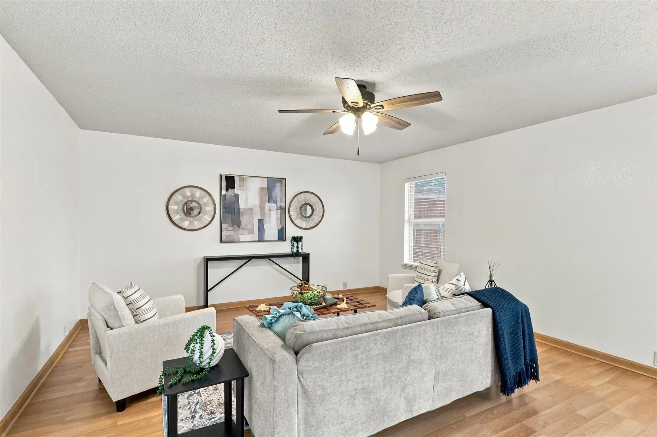 Single Family Residence For Sale in Collin County , 303 Charleston Drive, Wylie, Texas 75098, 4 Bedroom, 3 Bathroom, 2 Garage spaces, 2,099 Sqft, built in 2001, mls#21382049, Real Estate Agent in Wylie, Homes For Sale in Collin county, Homes For Sale in Wylie, Realtor in Wylie Texas, Real Estate Brokerage Independent Realty Texas, Luminita Cordes Realtor