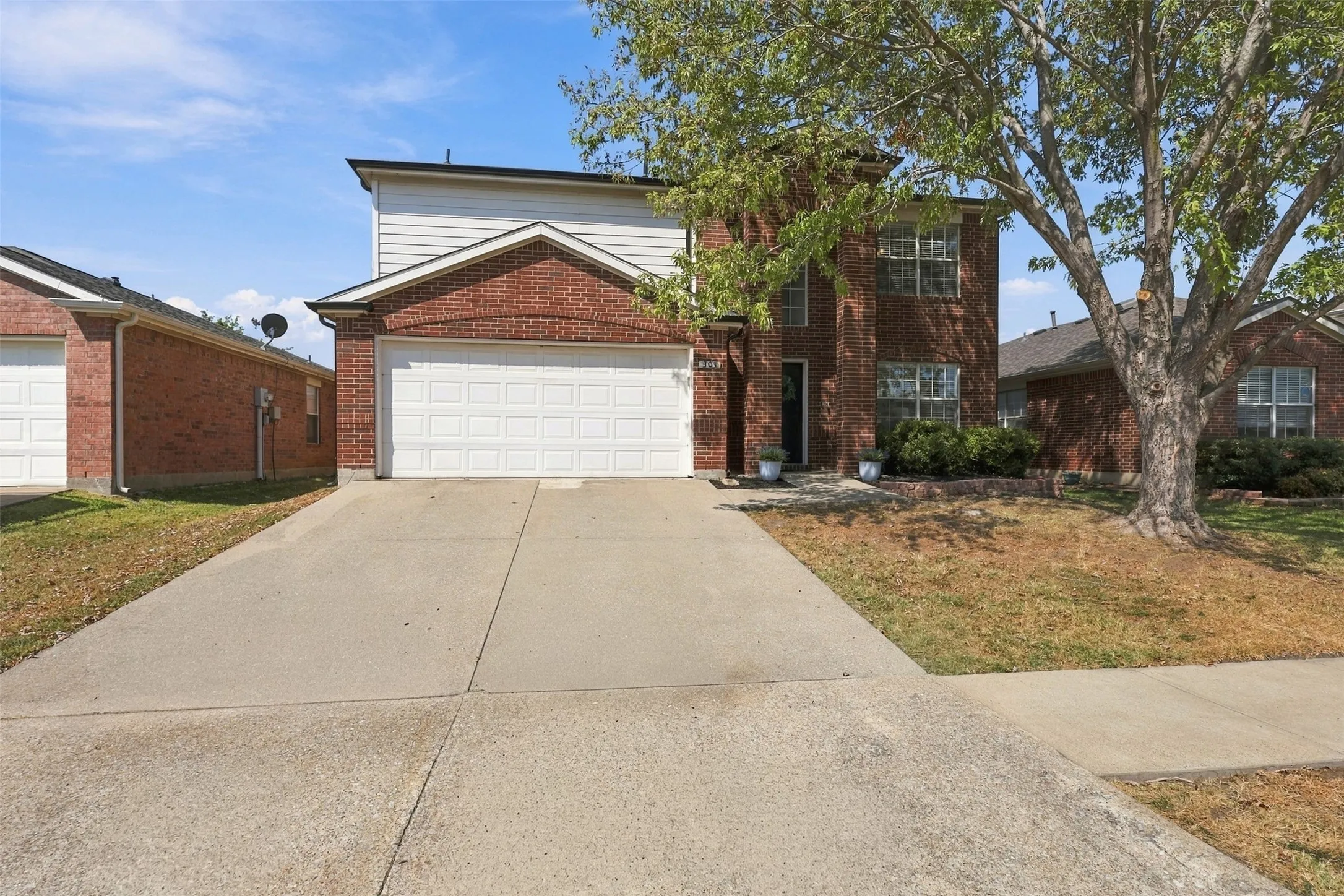 Single Family Residence For Sale in Collin County , 303 Charleston Drive, Wylie, Texas 75098, 4 Bedroom, 3 Bathroom, 2 Garage spaces, 2,099 Sqft, built in 2001, mls#21382049, Real Estate Agent in Wylie, Homes For Sale in Collin county, Homes For Sale in Wylie, Realtor in Wylie Texas, Real Estate Brokerage Independent Realty Texas, Luminita Cordes Realtor