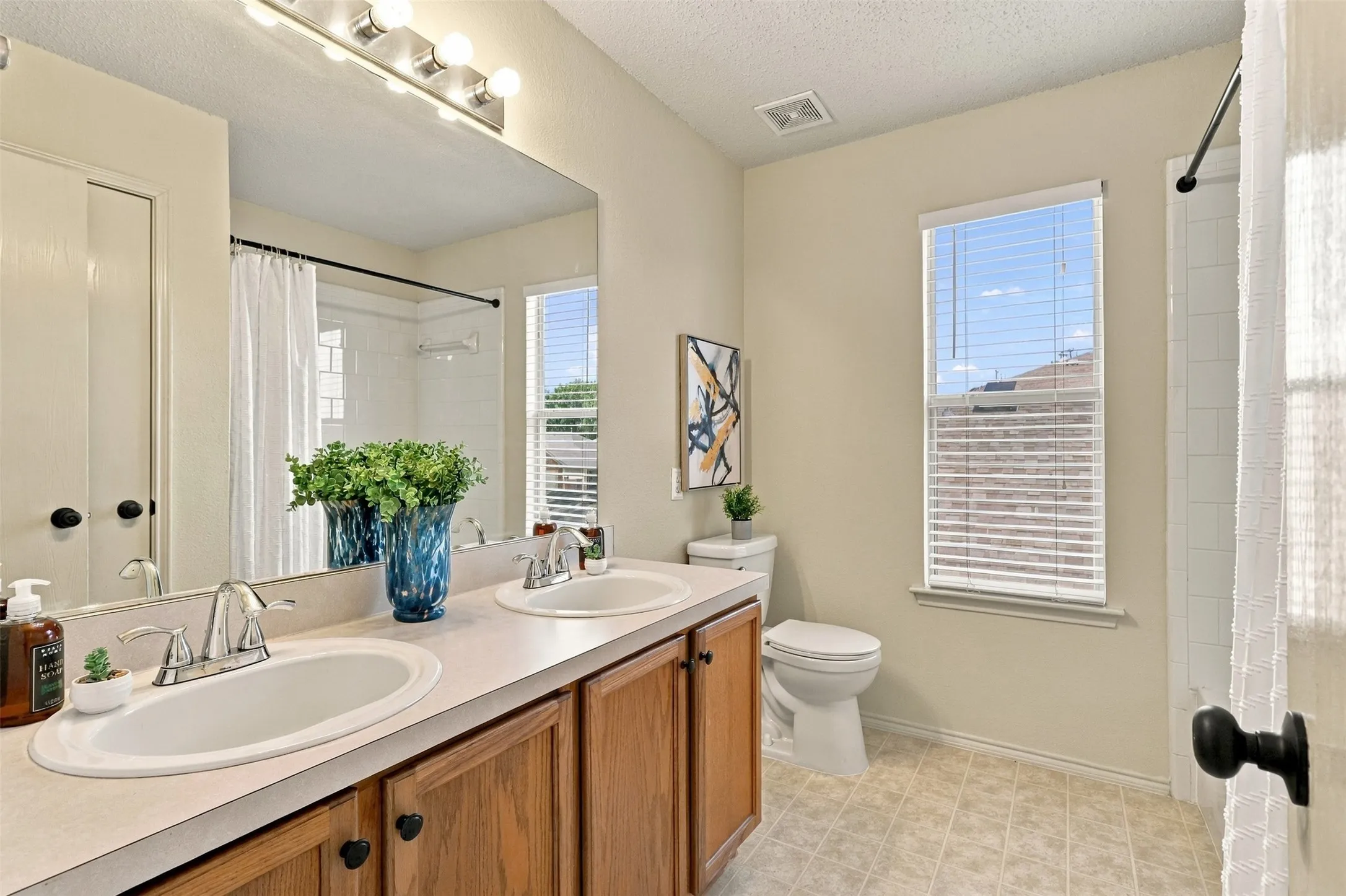Single Family Residence For Sale in Collin County , 303 Charleston Drive, Wylie, Texas 75098, 4 Bedroom, 3 Bathroom, 2 Garage spaces, 2,099 Sqft, built in 2001, mls#21382049, Real Estate Agent in Wylie, Homes For Sale in Collin county, Homes For Sale in Wylie, Realtor in Wylie Texas, Real Estate Brokerage Independent Realty Texas, Luminita Cordes Realtor