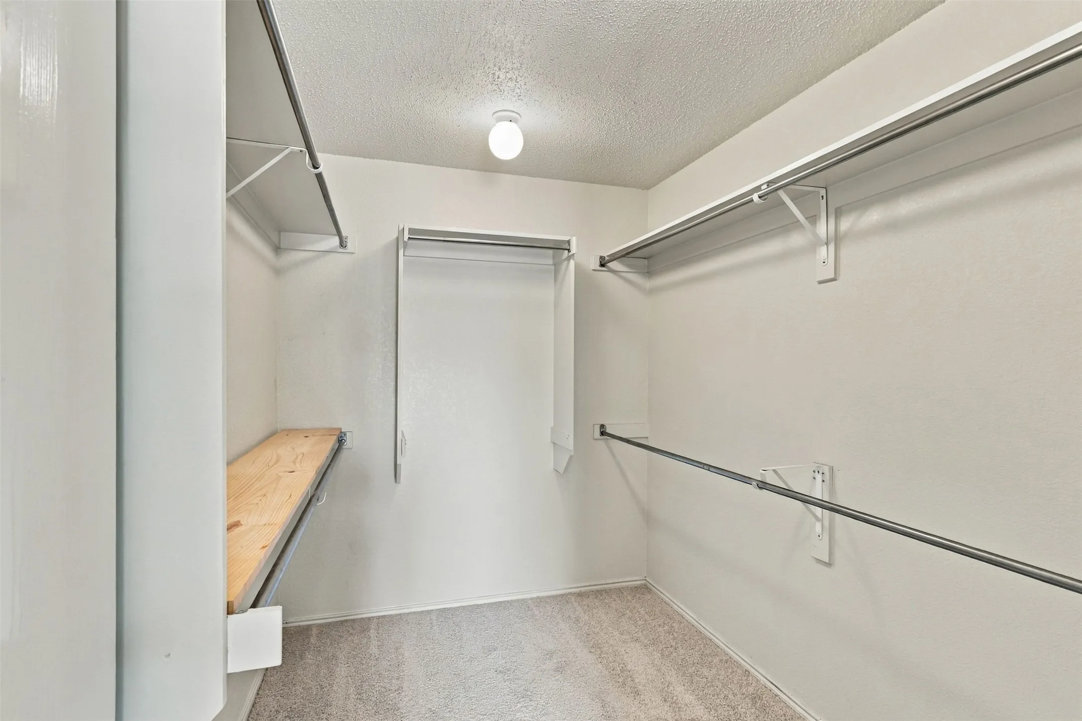Single Family Residence For Sale in Collin County , 303 Charleston Drive, Wylie, Texas 75098, 4 Bedroom, 3 Bathroom, 2 Garage spaces, 2,099 Sqft, built in 2001, mls#21382049, Real Estate Agent in Wylie, Homes For Sale in Collin county, Homes For Sale in Wylie, Realtor in Wylie Texas, Real Estate Brokerage Independent Realty Texas, Luminita Cordes Realtor