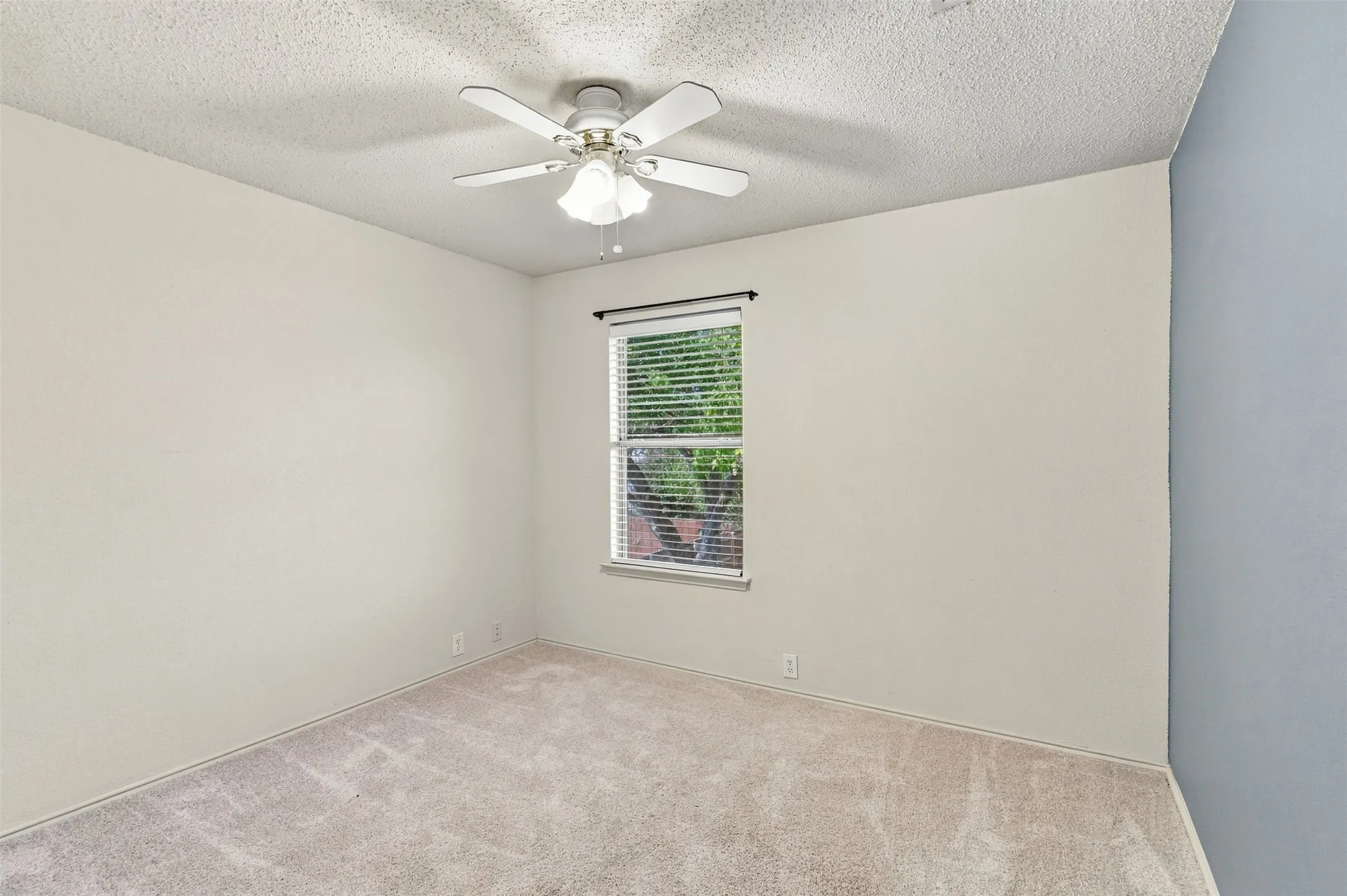 Single Family Residence For Sale in Collin County , 303 Charleston Drive, Wylie, Texas 75098, 4 Bedroom, 3 Bathroom, 2 Garage spaces, 2,099 Sqft, built in 2001, mls#21382049, Real Estate Agent in Wylie, Homes For Sale in Collin county, Homes For Sale in Wylie, Realtor in Wylie Texas, Real Estate Brokerage Independent Realty Texas, Luminita Cordes Realtor