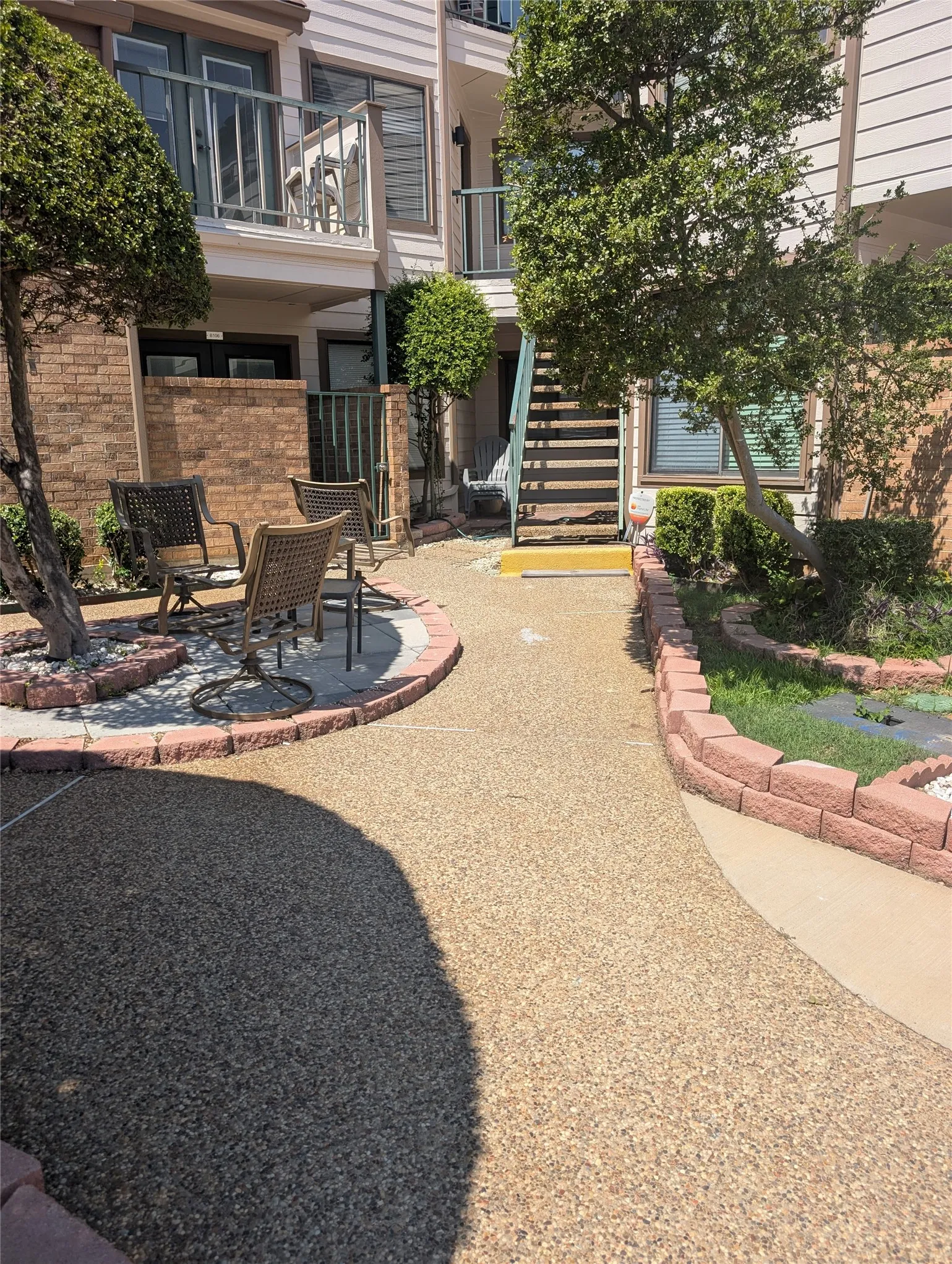 Condominium For Rent in Tarrant County , 2310 Balsam Drive B206, Arlington, Texas 76006, 3 Bedroom, 1 Bathroom, Garage spaces, 931 Sqft, built in 1981, mls#21385187, Real Estate Agent in Arlington, Homes For Rent in Tarrant county, Homes For Rent in Arlington, Realtor in Arlington Texas, Real Estate Brokerage Independent Realty Texas, Luminita Cordes Realtor
