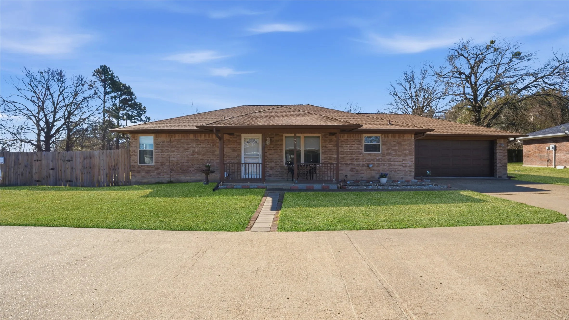 Single Family Residence For Sale in Van Zandt County , 221 PRIVATE ROAD 8774, Ben Wheeler, Texas 75754, 3 Bedroom, 2 Bathroom, 2 Garage spaces, 1,364 Sqft, built in 2001, mls#21385206, Real Estate Agent in Ben Wheeler, Homes For Sale in Van Zandt county, Homes For Sale in Ben Wheeler, Realtor in Ben Wheeler Texas, Real Estate Brokerage Independent Realty Texas, Luminita Cordes Realtor