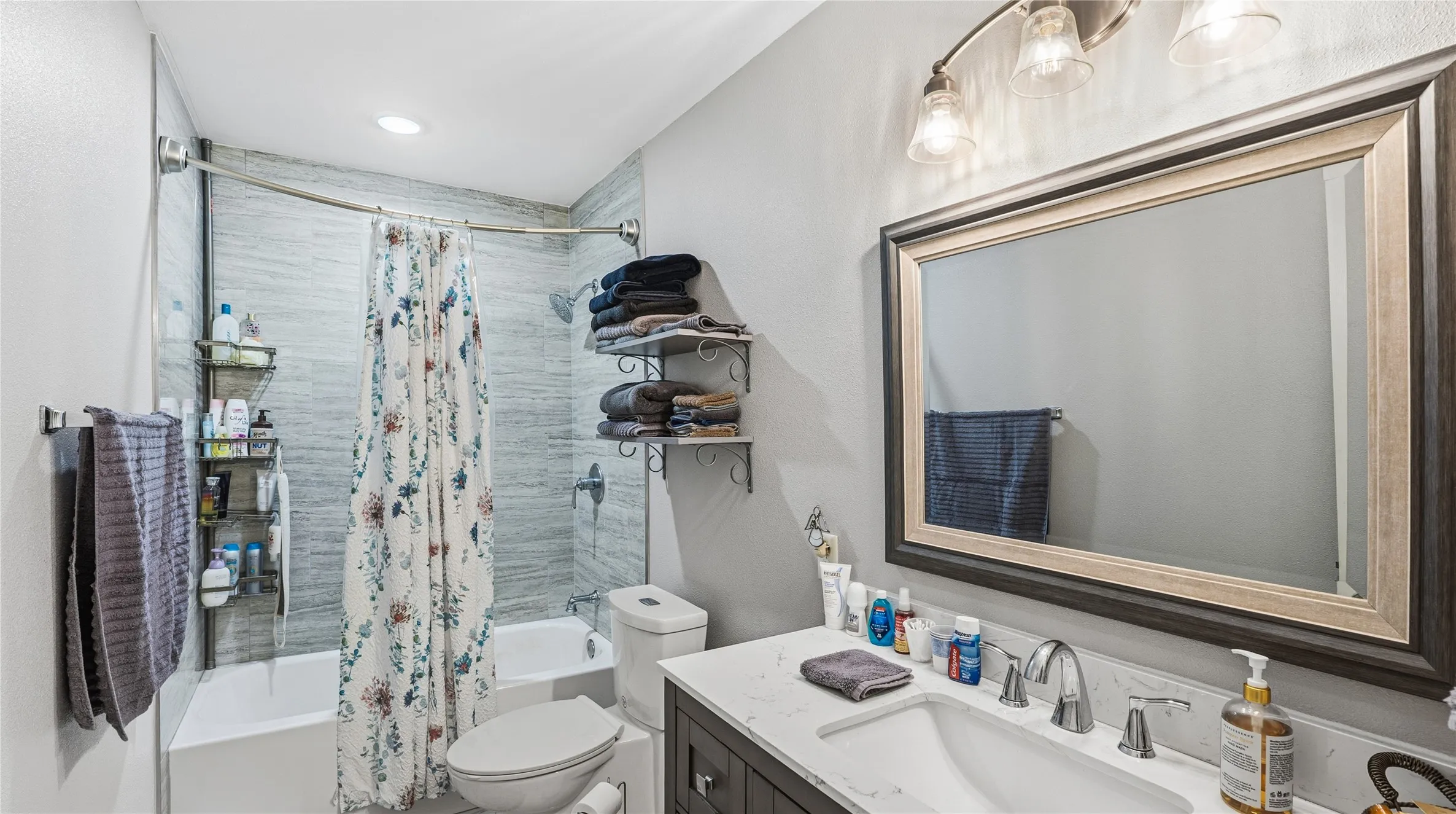 Single Family Residence For Sale in Van Zandt County , 221 PRIVATE ROAD 8774, Ben Wheeler, Texas 75754, 3 Bedroom, 2 Bathroom, 2 Garage spaces, 1,364 Sqft, built in 2001, mls#21385206, Real Estate Agent in Ben Wheeler, Homes For Sale in Van Zandt county, Homes For Sale in Ben Wheeler, Realtor in Ben Wheeler Texas, Real Estate Brokerage Independent Realty Texas, Luminita Cordes Realtor