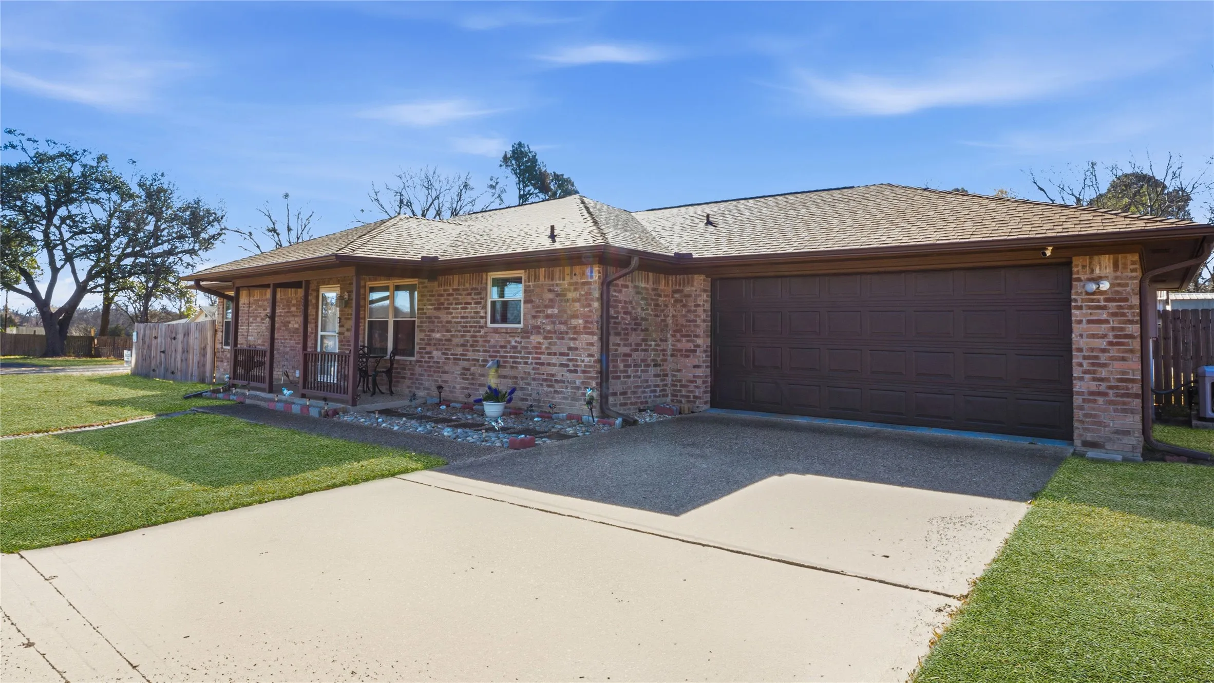 Single Family Residence For Sale in Van Zandt County , 221 PRIVATE ROAD 8774, Ben Wheeler, Texas 75754, 3 Bedroom, 2 Bathroom, 2 Garage spaces, 1,364 Sqft, built in 2001, mls#21385206, Real Estate Agent in Ben Wheeler, Homes For Sale in Van Zandt county, Homes For Sale in Ben Wheeler, Realtor in Ben Wheeler Texas, Real Estate Brokerage Independent Realty Texas, Luminita Cordes Realtor