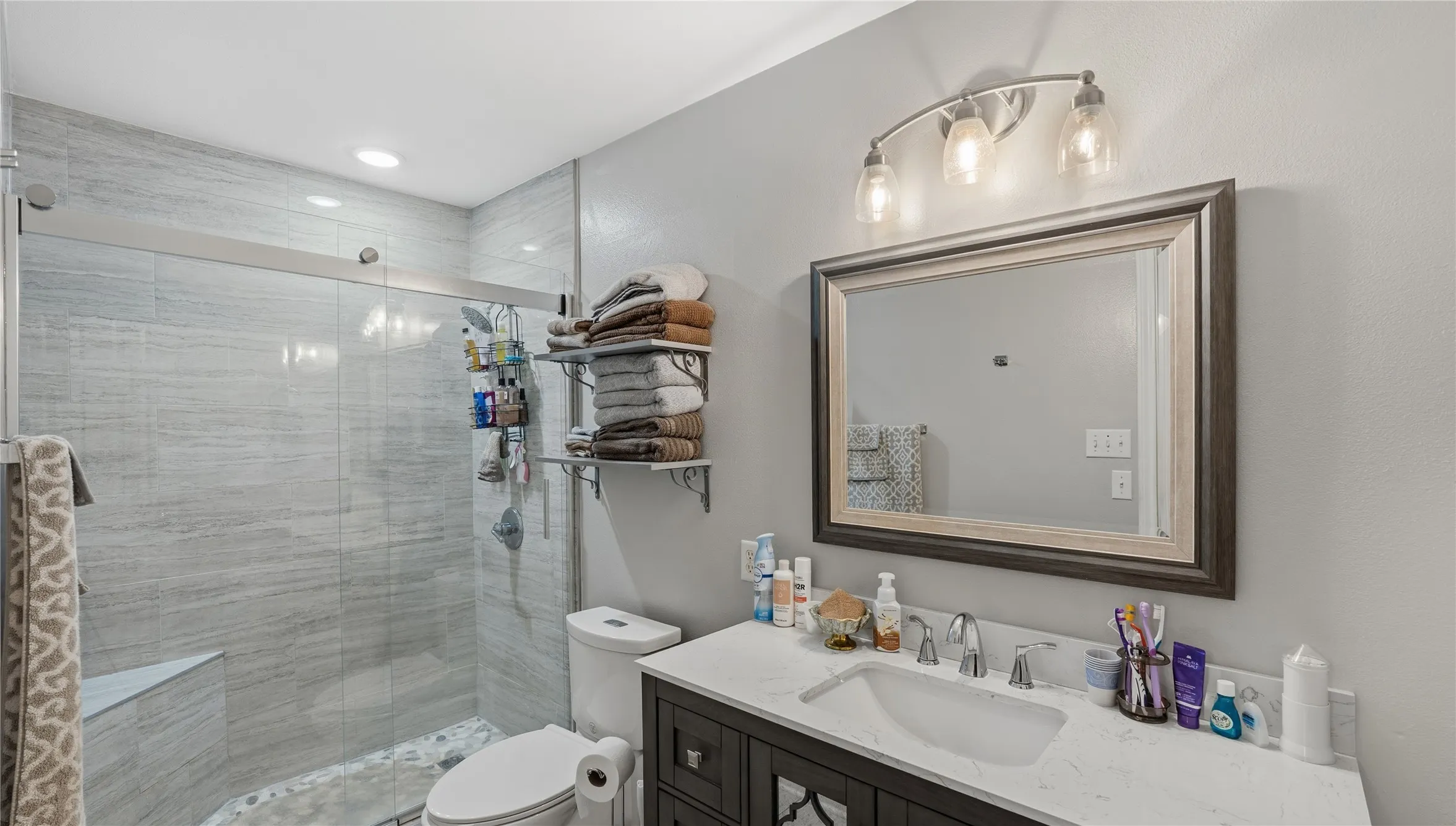 Single Family Residence For Sale in Van Zandt County , 221 PRIVATE ROAD 8774, Ben Wheeler, Texas 75754, 3 Bedroom, 2 Bathroom, 2 Garage spaces, 1,364 Sqft, built in 2001, mls#21385206, Real Estate Agent in Ben Wheeler, Homes For Sale in Van Zandt county, Homes For Sale in Ben Wheeler, Realtor in Ben Wheeler Texas, Real Estate Brokerage Independent Realty Texas, Luminita Cordes Realtor