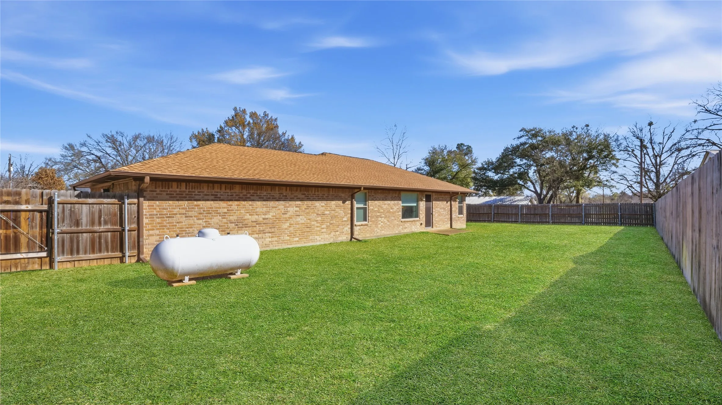 Single Family Residence For Sale in Van Zandt County , 221 PRIVATE ROAD 8774, Ben Wheeler, Texas 75754, 3 Bedroom, 2 Bathroom, 2 Garage spaces, 1,364 Sqft, built in 2001, mls#21385206, Real Estate Agent in Ben Wheeler, Homes For Sale in Van Zandt county, Homes For Sale in Ben Wheeler, Realtor in Ben Wheeler Texas, Real Estate Brokerage Independent Realty Texas, Luminita Cordes Realtor