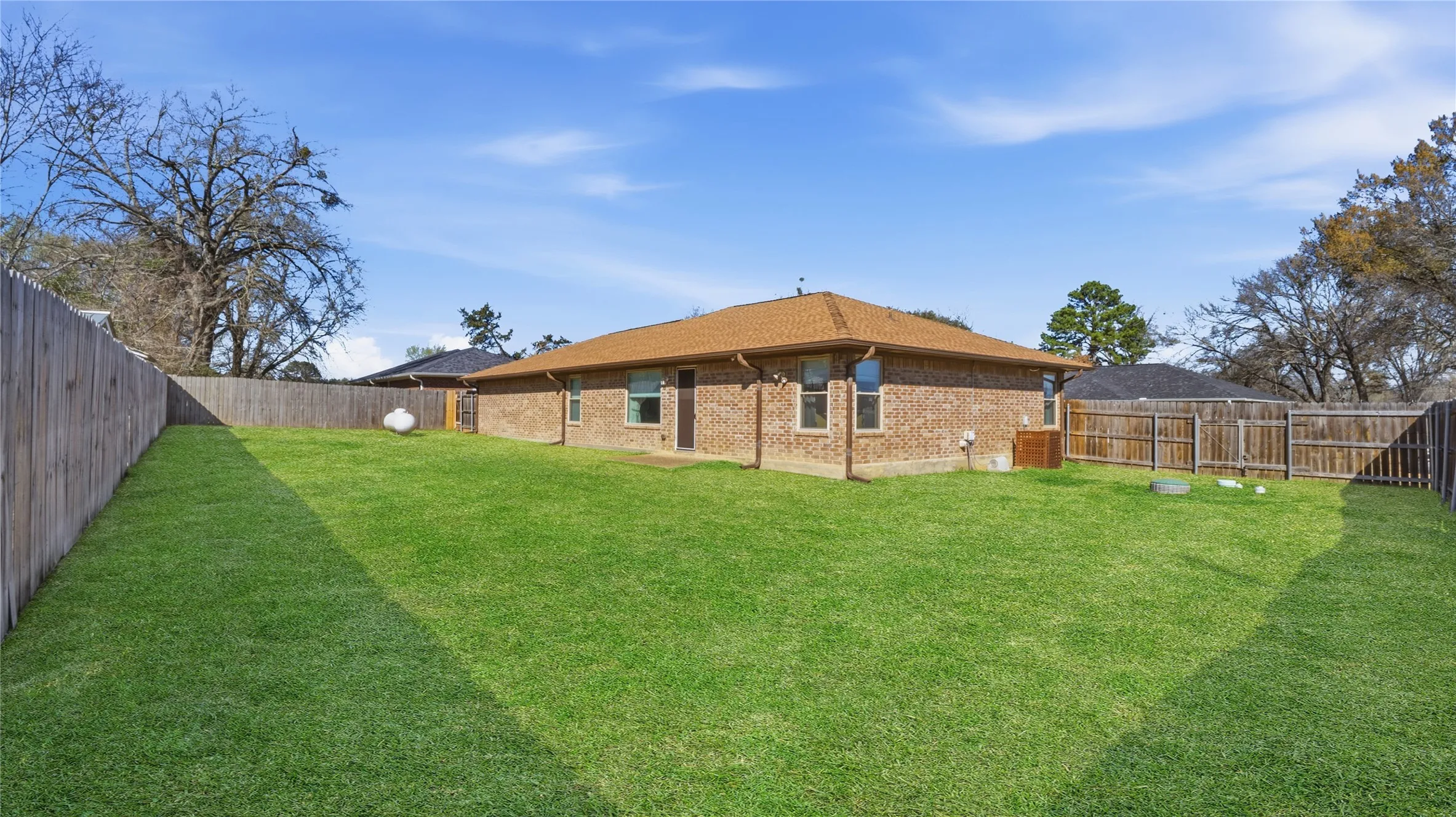 Single Family Residence For Sale in Van Zandt County , 221 PRIVATE ROAD 8774, Ben Wheeler, Texas 75754, 3 Bedroom, 2 Bathroom, 2 Garage spaces, 1,364 Sqft, built in 2001, mls#21385206, Real Estate Agent in Ben Wheeler, Homes For Sale in Van Zandt county, Homes For Sale in Ben Wheeler, Realtor in Ben Wheeler Texas, Real Estate Brokerage Independent Realty Texas, Luminita Cordes Realtor