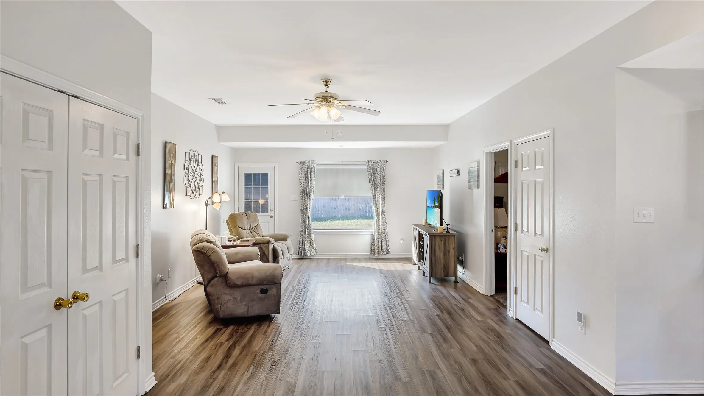 Single Family Residence For Sale in Van Zandt County , 221 PRIVATE ROAD 8774, Ben Wheeler, Texas 75754, 3 Bedroom, 2 Bathroom, 2 Garage spaces, 1,364 Sqft, built in 2001, mls#21385206, Real Estate Agent in Ben Wheeler, Homes For Sale in Van Zandt county, Homes For Sale in Ben Wheeler, Realtor in Ben Wheeler Texas, Real Estate Brokerage Independent Realty Texas, Luminita Cordes Realtor