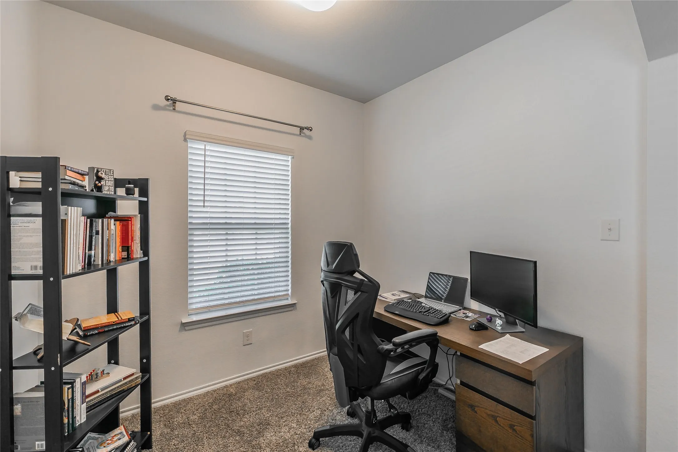 Single Family Residence For Rent in Collin County , 2405 Lupton Street, Anna, Texas 75409, 5 Bedroom, 3 Bathroom, 2 Garage spaces, 2,565 Sqft, built in 2019, mls#21385209, Real Estate Agent in Anna, Homes For Rent in Collin county, Homes For Rent in Anna, Realtor in Anna Texas, Real Estate Brokerage Independent Realty Texas, Luminita Cordes Realtor