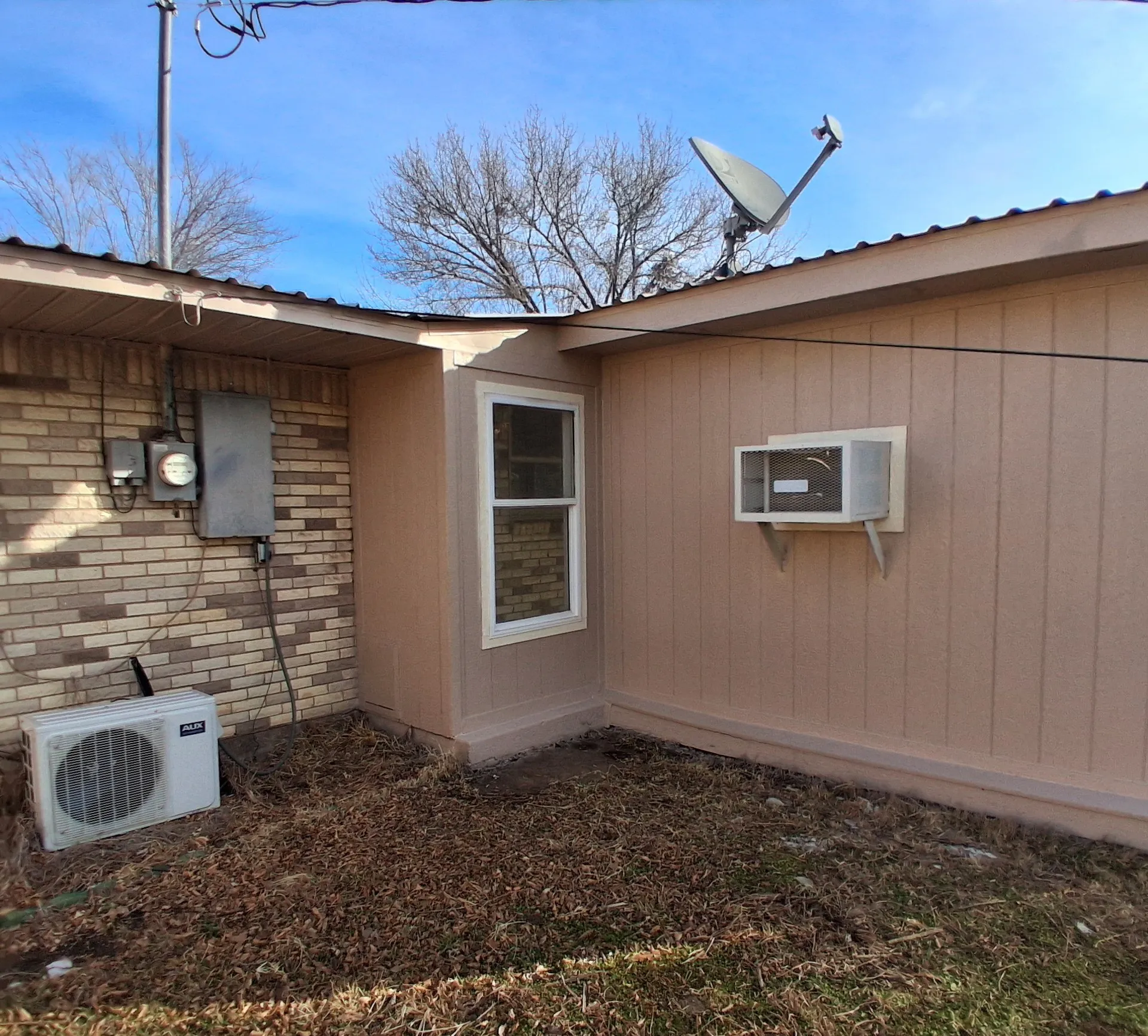 Single Family Residence For Sale in Grayson County , 516 Forrest Lane, Denison, Texas 75021, 3 Bedroom, 2 Bathroom, Garage spaces, 1,393 Sqft, built in 1962, mls#21384806, Real Estate Agent in Denison, Homes For Sale in Grayson county, Homes For Sale in Denison, Realtor in Denison Texas, Real Estate Brokerage Independent Realty Texas, Luminita Cordes Realtor