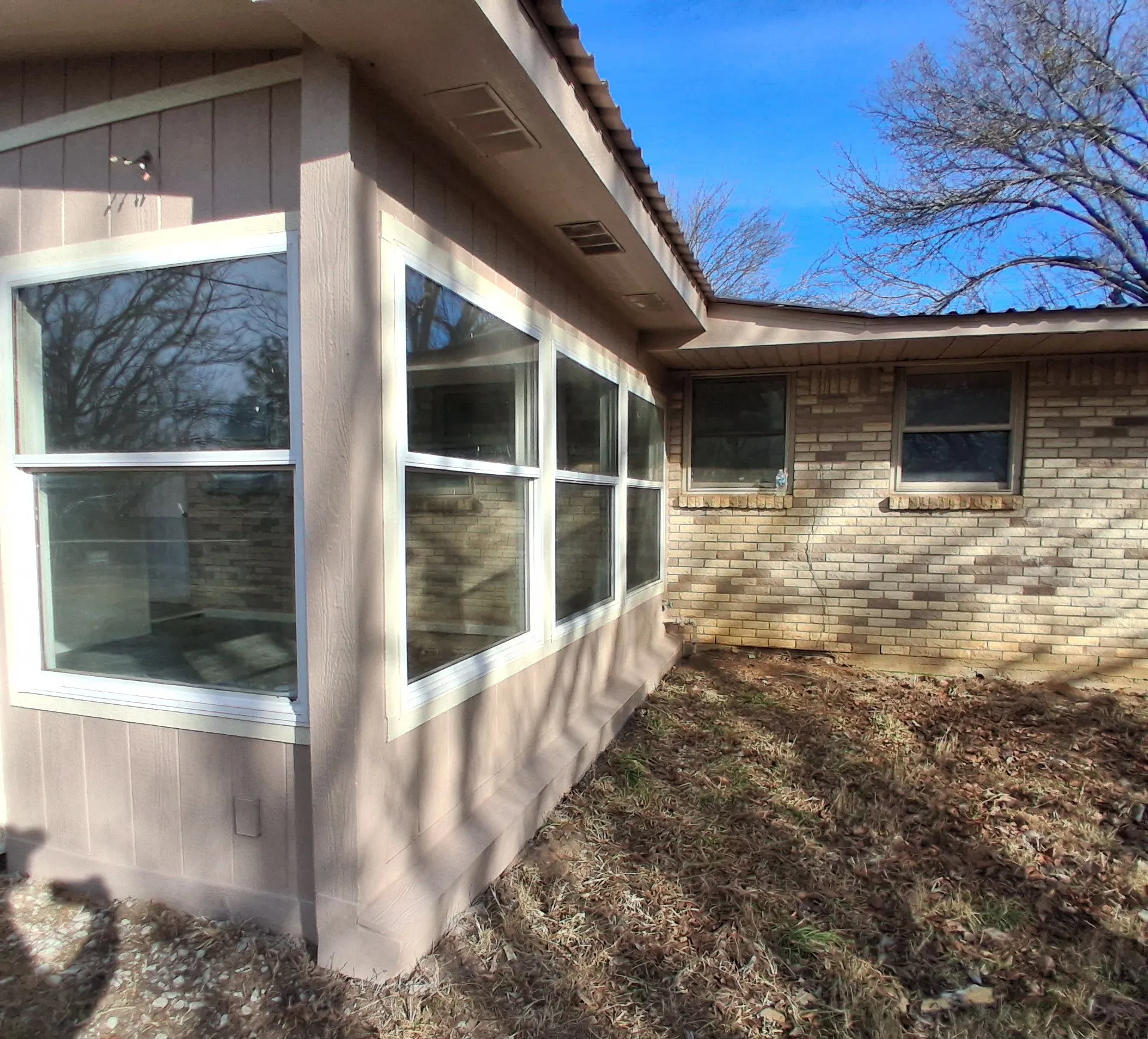 Single Family Residence For Sale in Grayson County , 516 Forrest Lane, Denison, Texas 75021, 3 Bedroom, 2 Bathroom, Garage spaces, 1,393 Sqft, built in 1962, mls#21384806, Real Estate Agent in Denison, Homes For Sale in Grayson county, Homes For Sale in Denison, Realtor in Denison Texas, Real Estate Brokerage Independent Realty Texas, Luminita Cordes Realtor