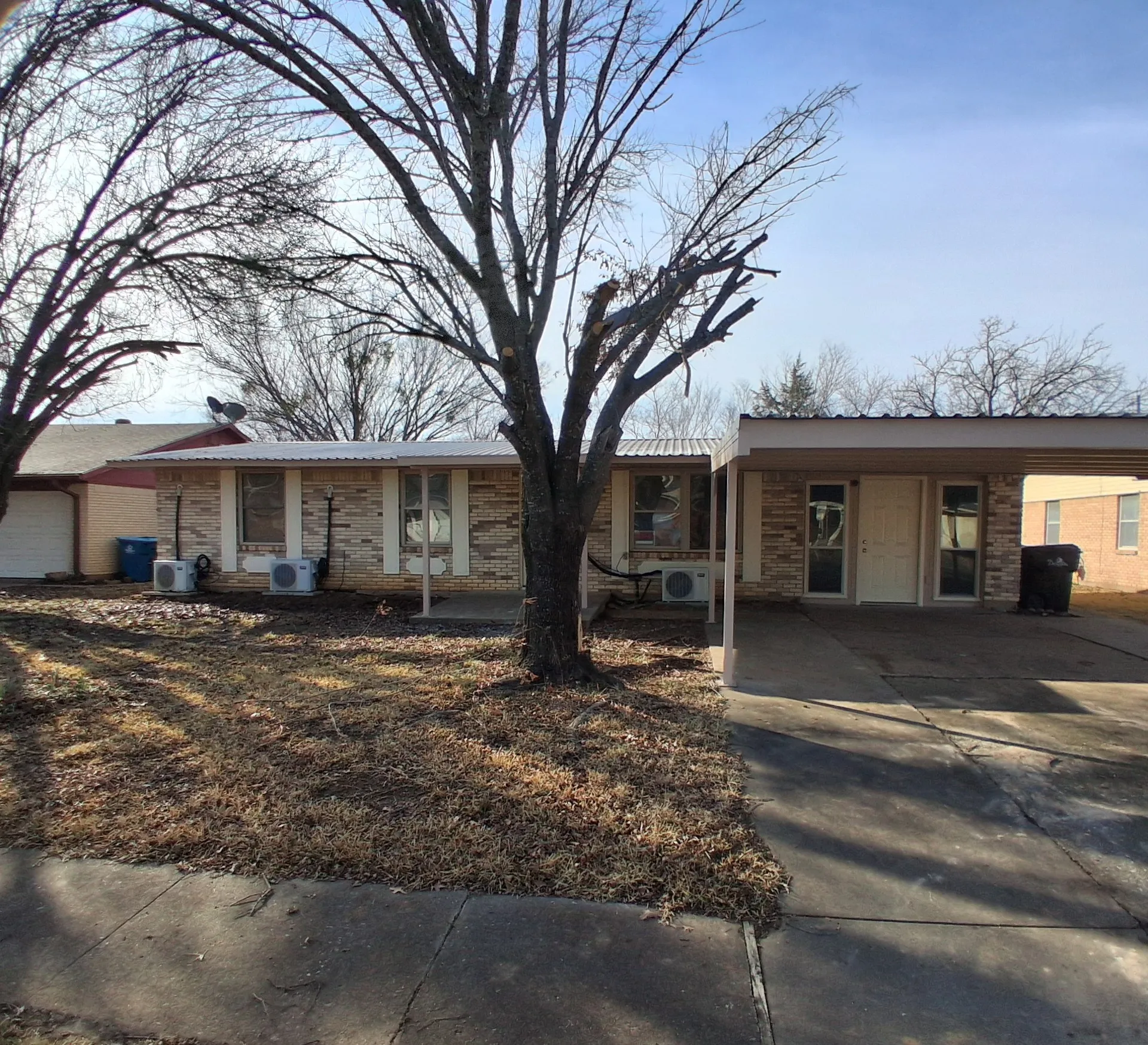 Single Family Residence For Sale in Grayson County , 516 Forrest Lane, Denison, Texas 75021, 3 Bedroom, 2 Bathroom, Garage spaces, 1,393 Sqft, built in 1962, mls#21384806, Real Estate Agent in Denison, Homes For Sale in Grayson county, Homes For Sale in Denison, Realtor in Denison Texas, Real Estate Brokerage Independent Realty Texas, Luminita Cordes Realtor