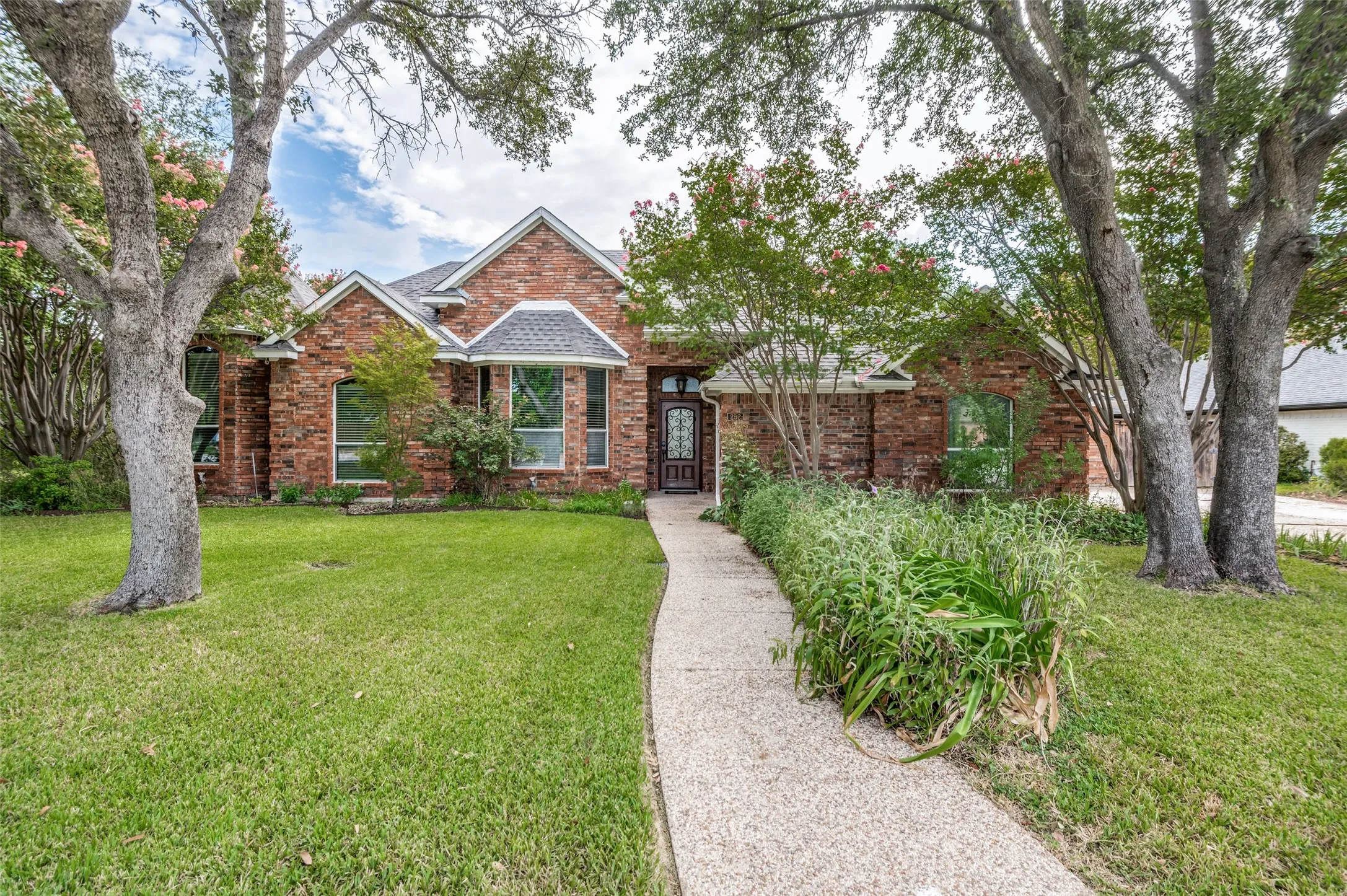 Single Family Residence For Sale in Dallas County , 252 Plantation Drive, Coppell, Texas 75019, 4 Bedroom, 3 Bathroom, 2 Garage spaces, 2,550 Sqft, built in 1988, mls#21384913, Real Estate Agent in Coppell, Homes For Sale in Dallas county, Homes For Sale in Coppell, Realtor in Coppell Texas, Real Estate Brokerage Independent Realty Texas, Luminita Cordes Realtor
