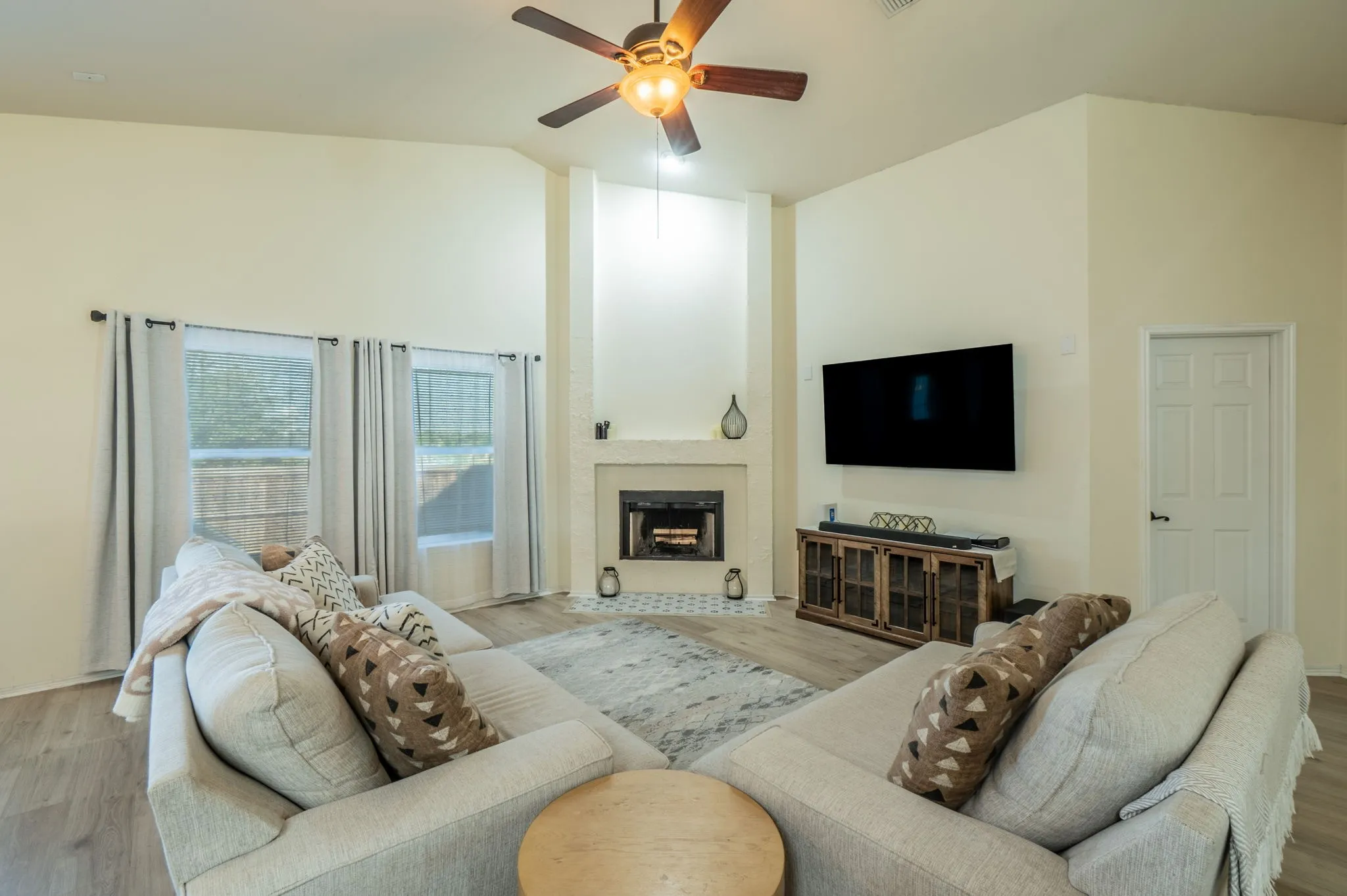 Single Family Residence For Sale in Denton County , 2744 Winterberry Lane, Little Elm, Texas 75068, 3 Bedroom, 2 Bathroom, 2 Garage spaces, 1,950 Sqft, built in 2004, mls#21385215, Real Estate Agent in Little Elm, Homes For Sale in Denton county, Homes For Sale in Little Elm, Realtor in Little Elm Texas, Real Estate Brokerage Independent Realty Texas, Luminita Cordes Realtor