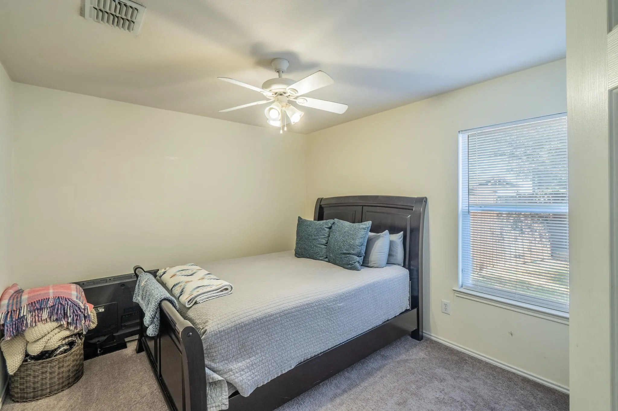 Single Family Residence For Sale in Denton County , 2744 Winterberry Lane, Little Elm, Texas 75068, 3 Bedroom, 2 Bathroom, 2 Garage spaces, 1,950 Sqft, built in 2004, mls#21385215, Real Estate Agent in Little Elm, Homes For Sale in Denton county, Homes For Sale in Little Elm, Realtor in Little Elm Texas, Real Estate Brokerage Independent Realty Texas, Luminita Cordes Realtor