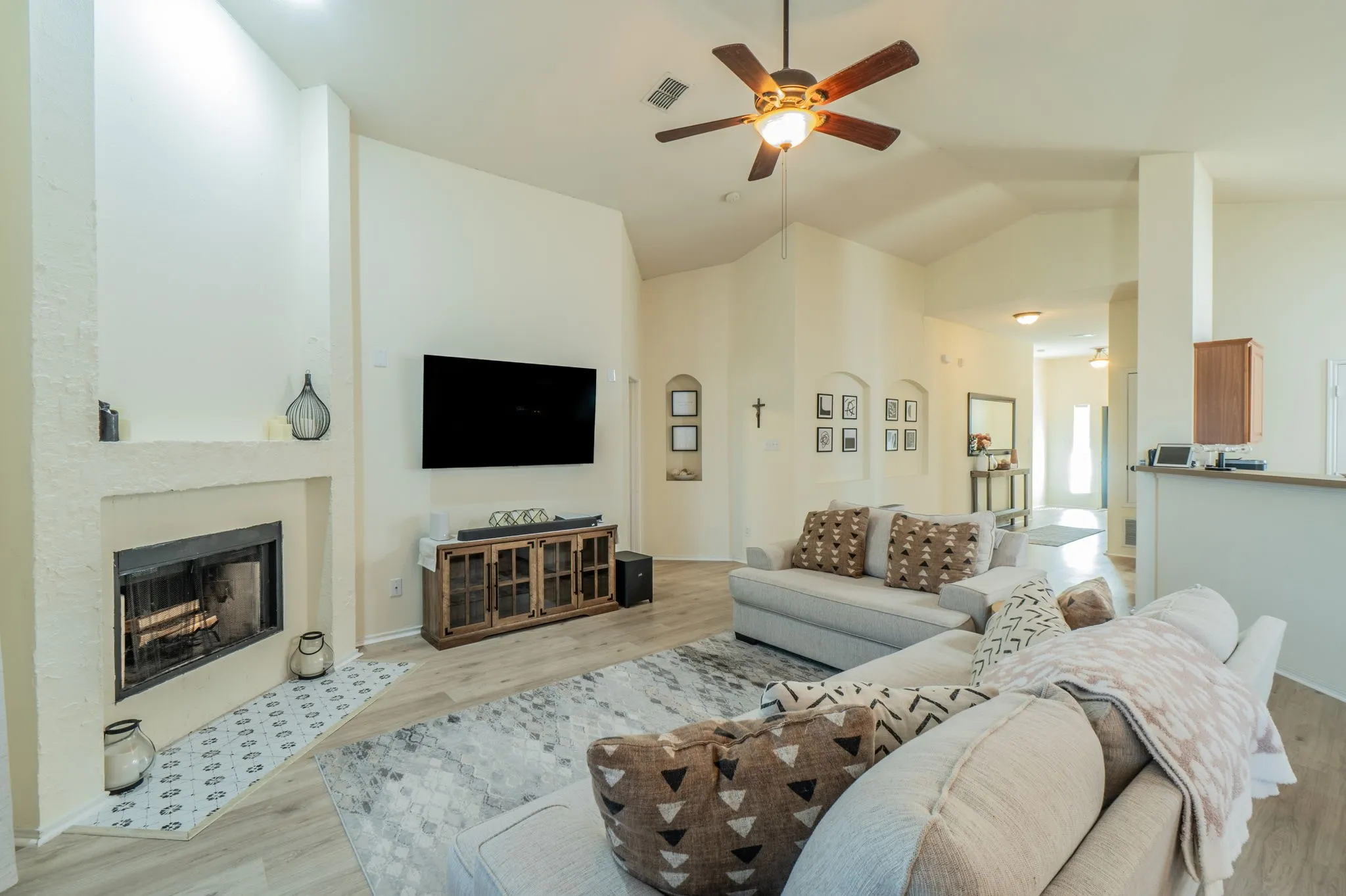 Single Family Residence For Sale in Denton County , 2744 Winterberry Lane, Little Elm, Texas 75068, 3 Bedroom, 2 Bathroom, 2 Garage spaces, 1,950 Sqft, built in 2004, mls#21385215, Real Estate Agent in Little Elm, Homes For Sale in Denton county, Homes For Sale in Little Elm, Realtor in Little Elm Texas, Real Estate Brokerage Independent Realty Texas, Luminita Cordes Realtor