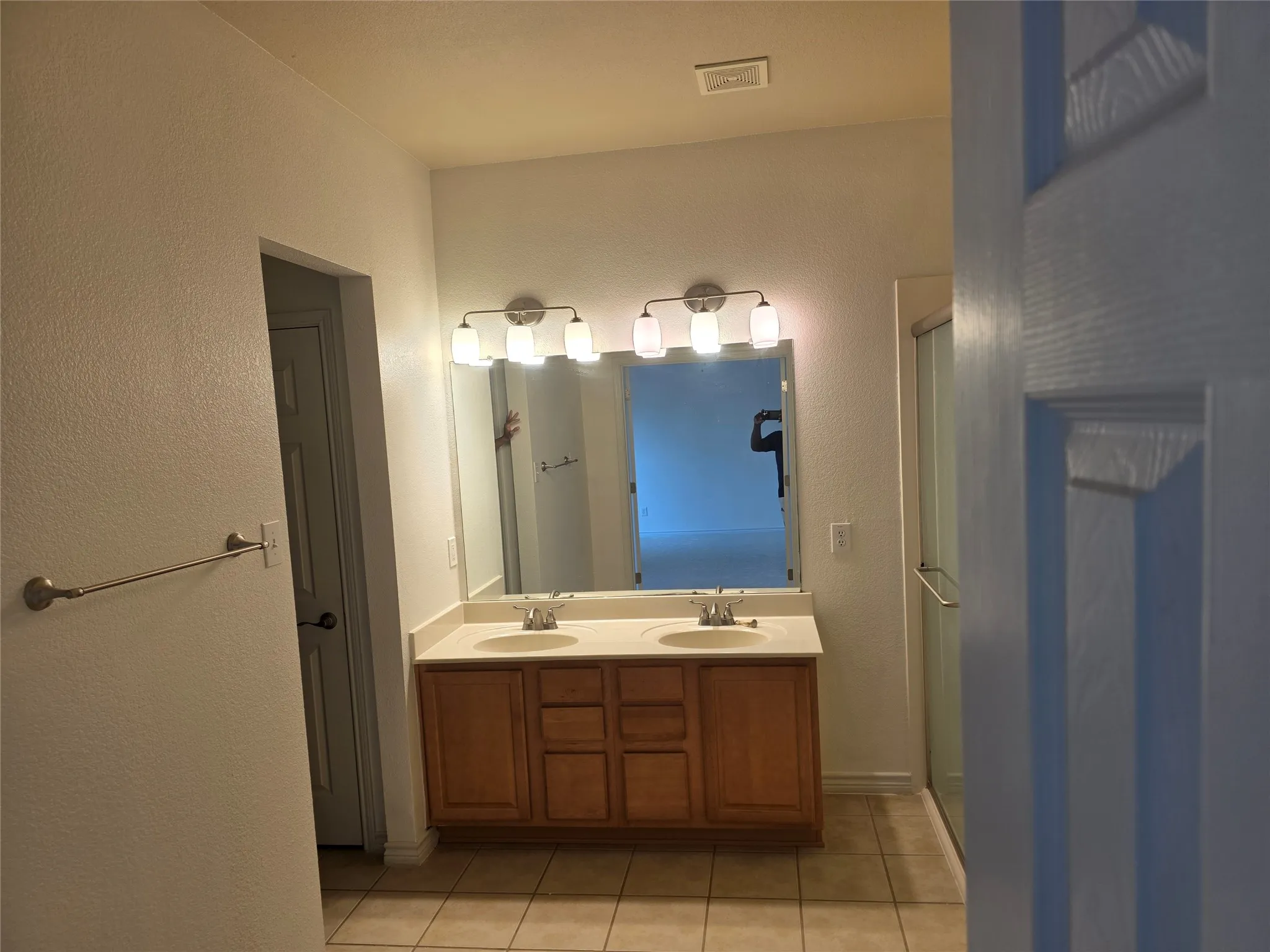 Single Family Residence For Rent in Collin County , 7117 Cotton Seed Drive, Mc Kinney, Texas 75070, 3 Bedroom, 3 Bathroom, 2 Garage spaces, 2,249 Sqft, built in 2007, mls#21384983, Real Estate Agent in Mc Kinney, Homes For Rent in Collin county, Homes For Rent in Mc Kinney, Realtor in Mc Kinney Texas, Real Estate Brokerage Independent Realty Texas, Luminita Cordes Realtor
