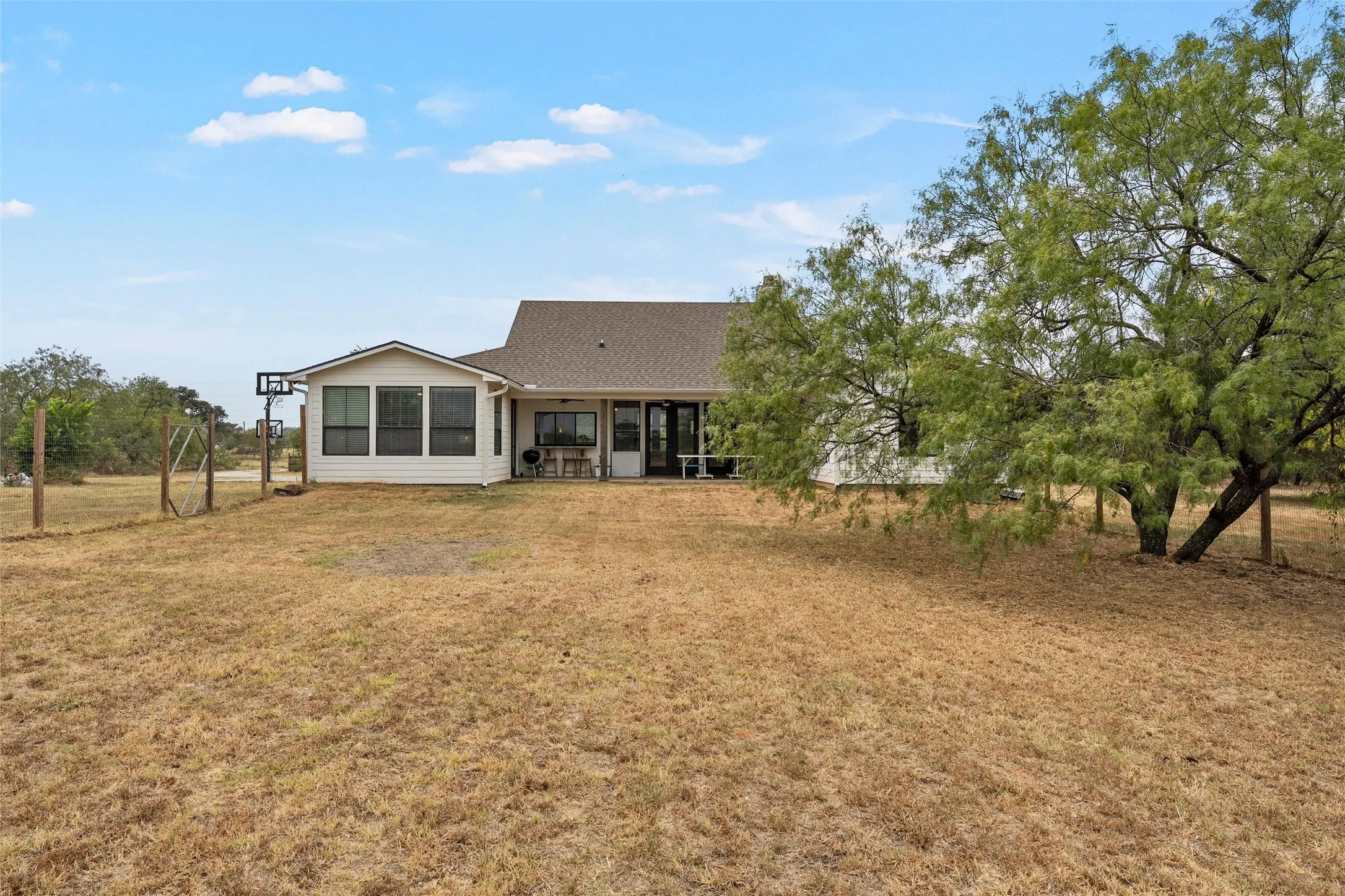 Single Family Residence For Sale in Mc Lennan County , 3325 J J Flewellen Road, Waco, Texas 76704, 4 Bedroom, 2 Bathroom, Garage spaces, 1,850 Sqft, built in 2017, mls#21381827, Real Estate Agent in Waco, Homes For Sale in Mc Lennan county, Homes For Sale in Waco, Realtor in Waco Texas, Real Estate Brokerage Independent Realty Texas, Luminita Cordes Realtor
