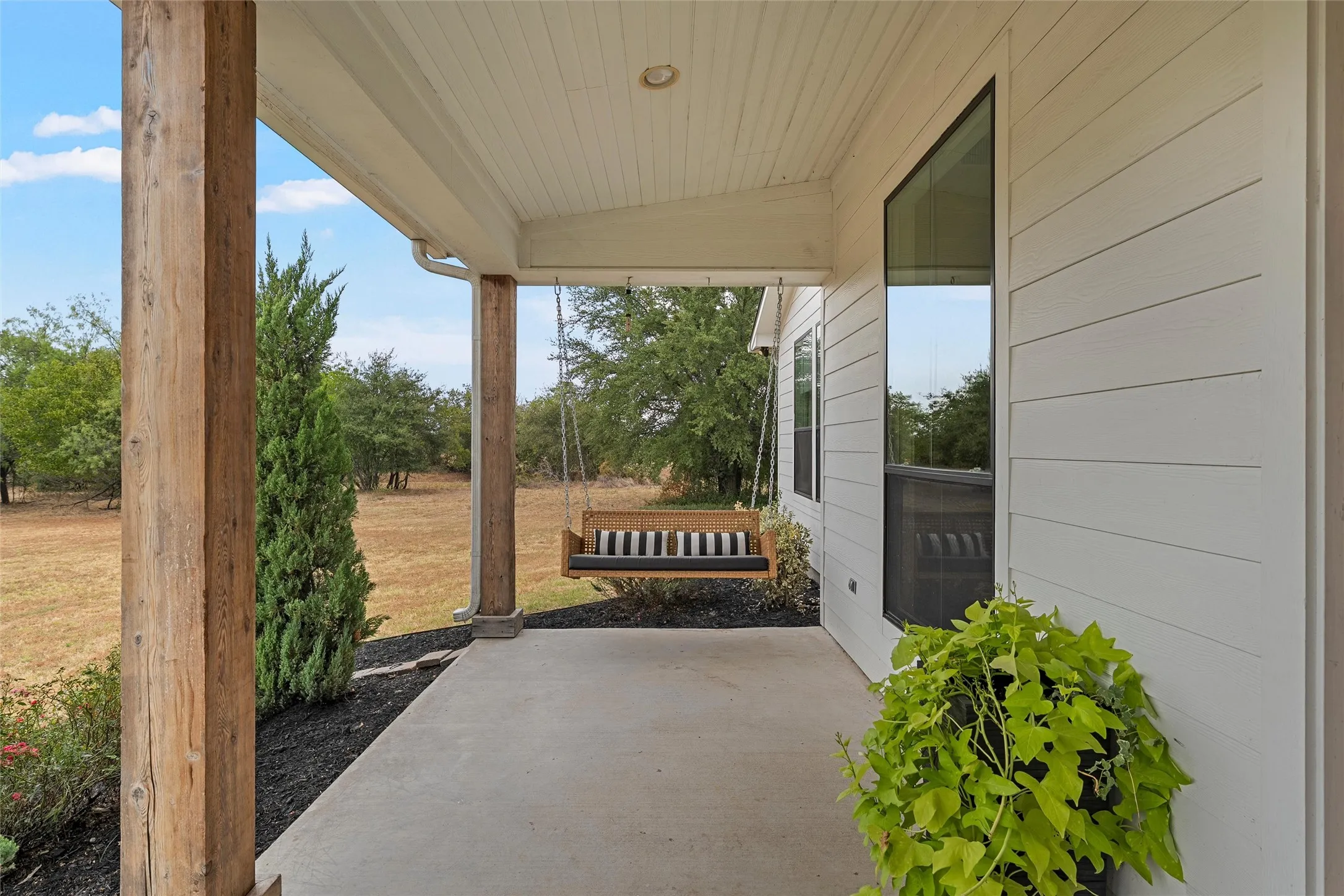 Single Family Residence For Sale in Mc Lennan County , 3325 J J Flewellen Road, Waco, Texas 76704, 4 Bedroom, 2 Bathroom, Garage spaces, 1,850 Sqft, built in 2017, mls#21381827, Real Estate Agent in Waco, Homes For Sale in Mc Lennan county, Homes For Sale in Waco, Realtor in Waco Texas, Real Estate Brokerage Independent Realty Texas, Luminita Cordes Realtor